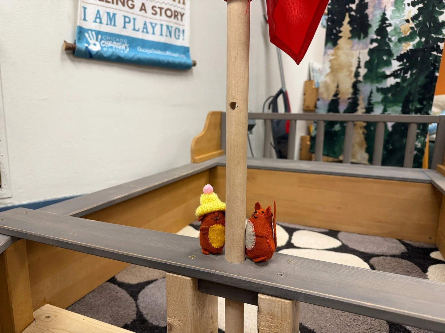 Here's a tiny🐁 sneak peek of our new program in Pritzker Playspace, Going Places: Paths, Routes &amp; Journeys.

Pack your imagination and get ready for adventure!🧳 Going Places invites children and caregivers to explore movement, direction, and jo
