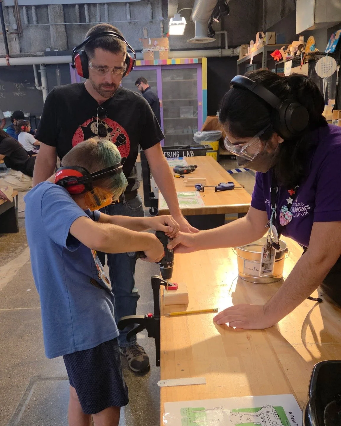 Woodshop is back in the Tinkering Lab for Sunday, 9/27!
Join us tomorrow afternoon starting at 1:30 to try your hand at woodworking using hammers and nails, saws, and power drills. Space in these workshops will be very limited.