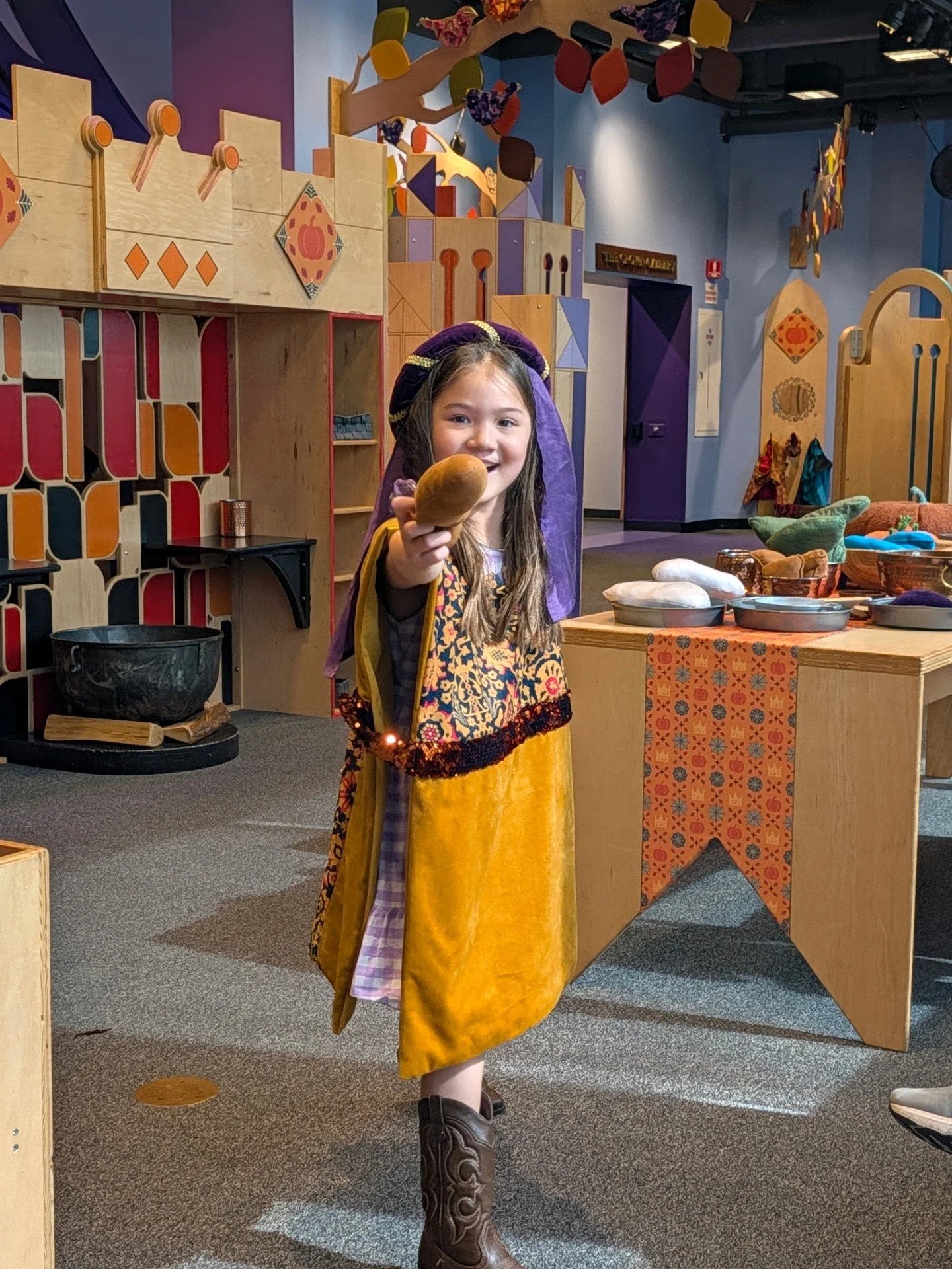 Draw your baguettes! 🥖
This guest got creative in their weapon choice when challenged to defend the castle. What will you use? Grab a sword, some bread, or whatever else you find for your next duel⚔️ when you visit Castle🏰, presented by @shrinersch