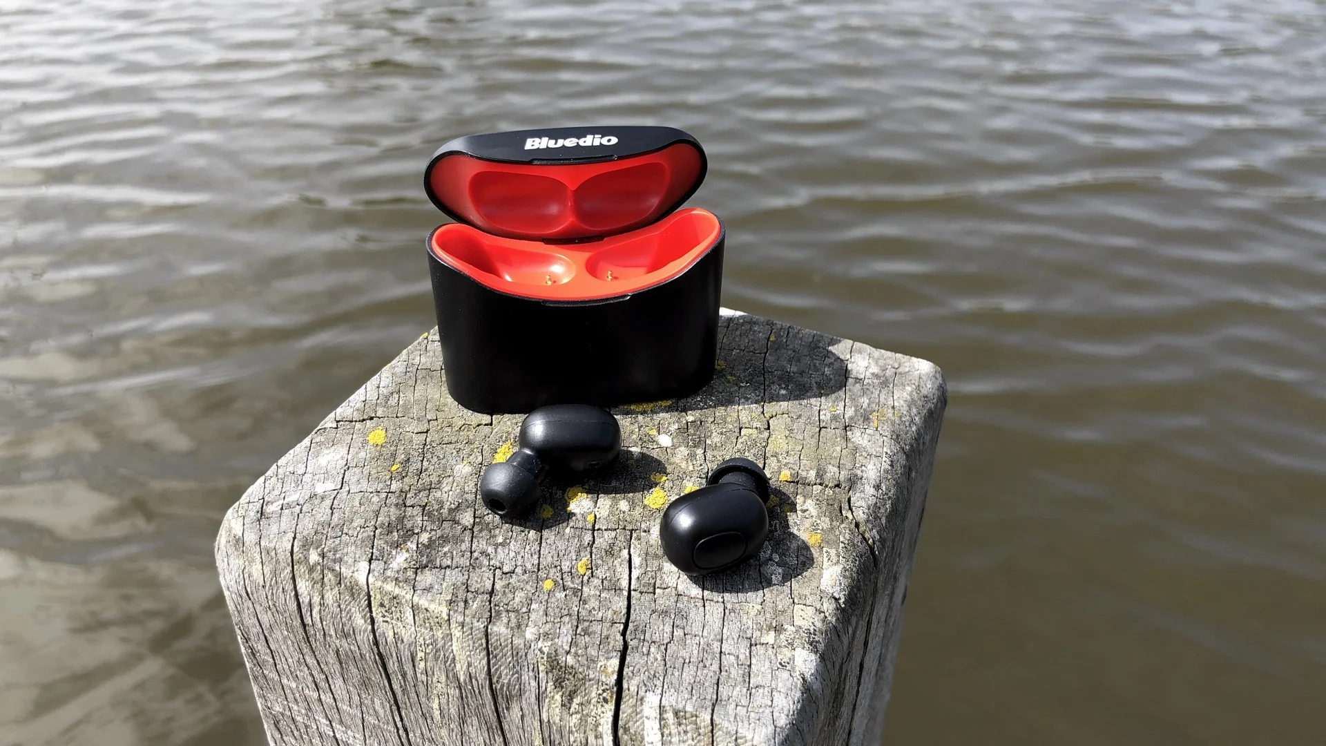 This Tranya T3 shines to the outside world - and shines for the listener too