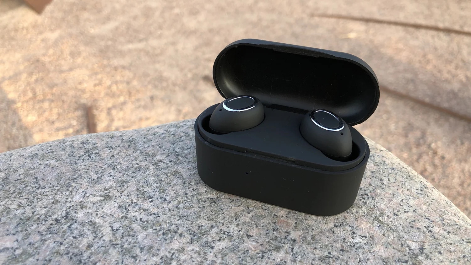 nishen-d015-tws-review-generic-earphones-generic-quality