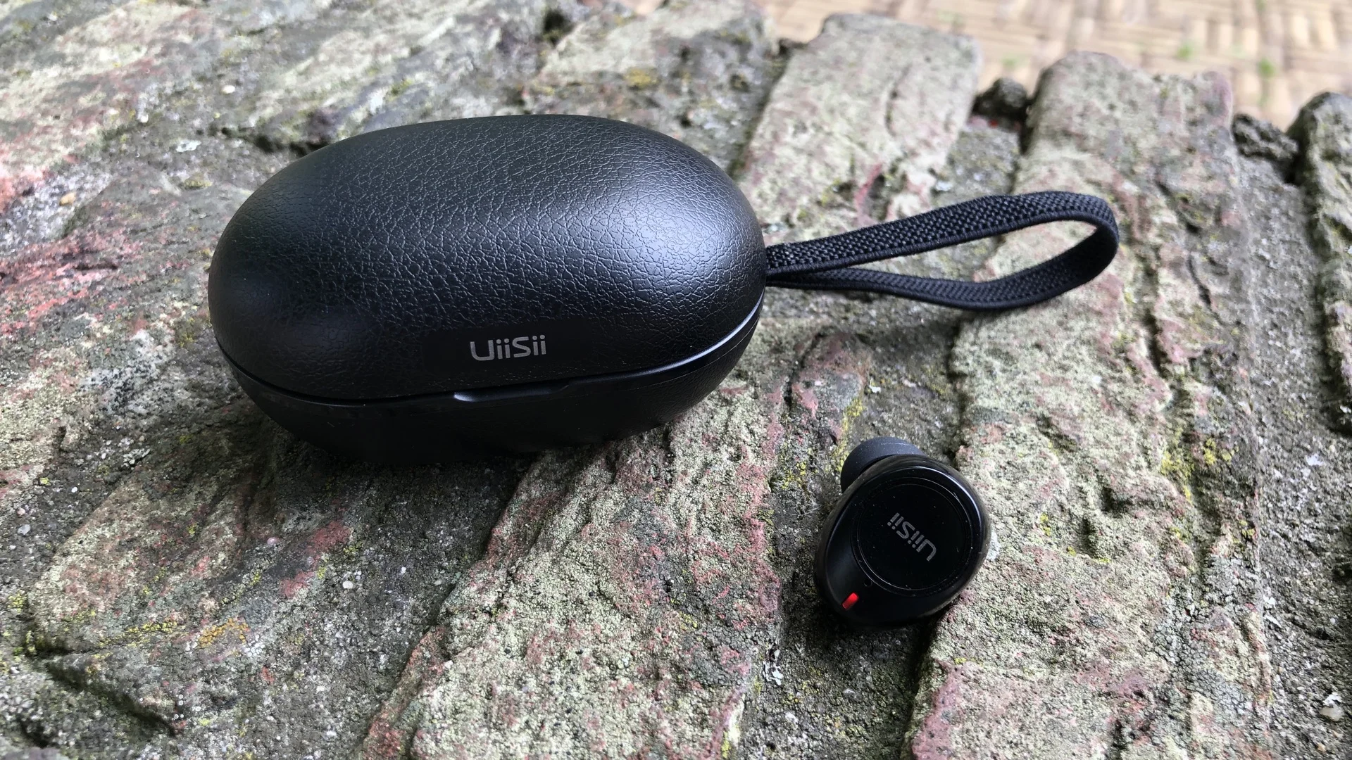 UiiSii TWS60 BeoPlay E8 cheap.jpg