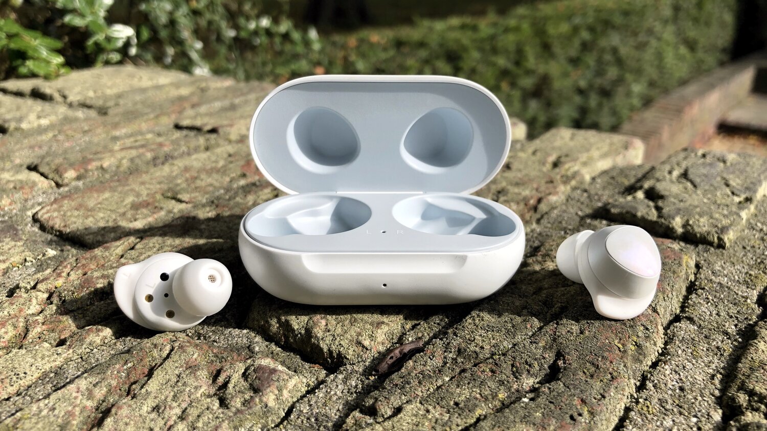 Review Samsung Galaxy Buds with the app VS without the app