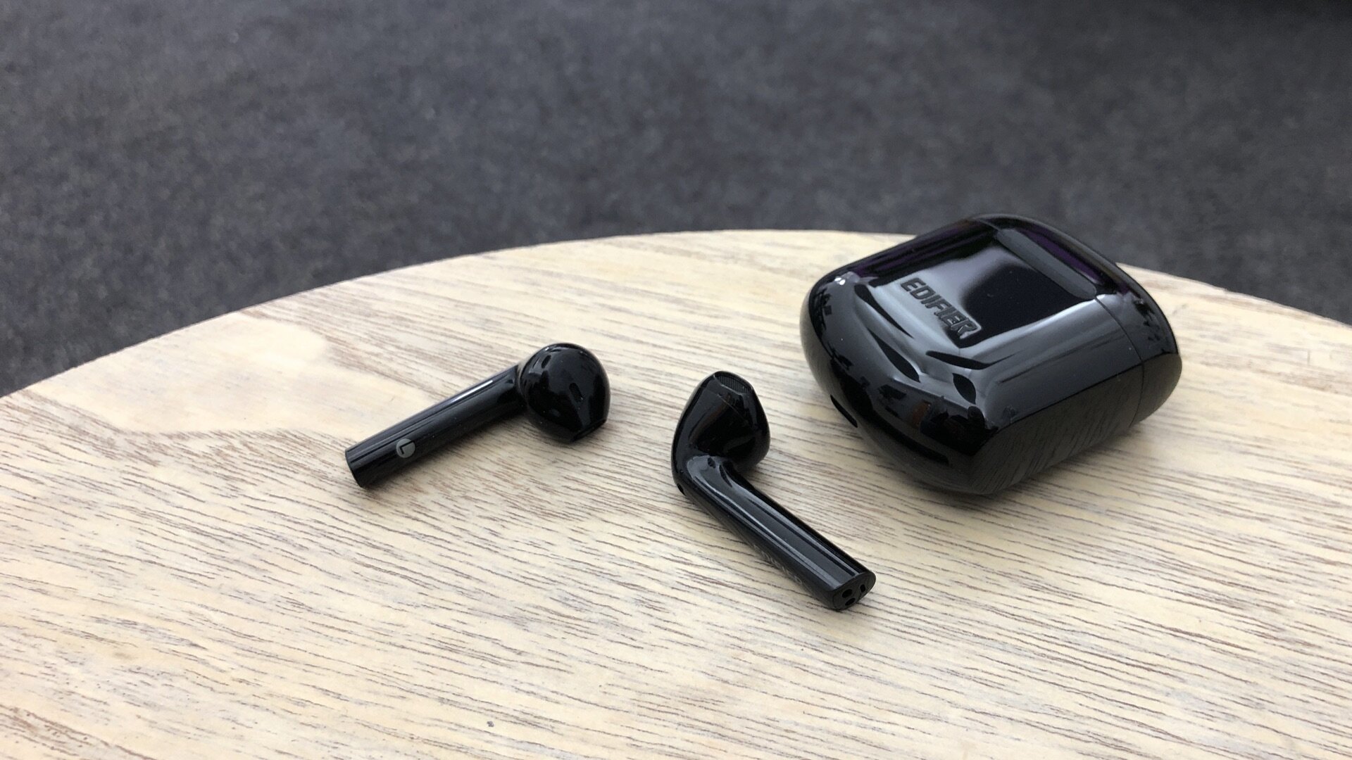 Edifier TWS 200 đánh giá half in-ear wireless earbuds.jpg