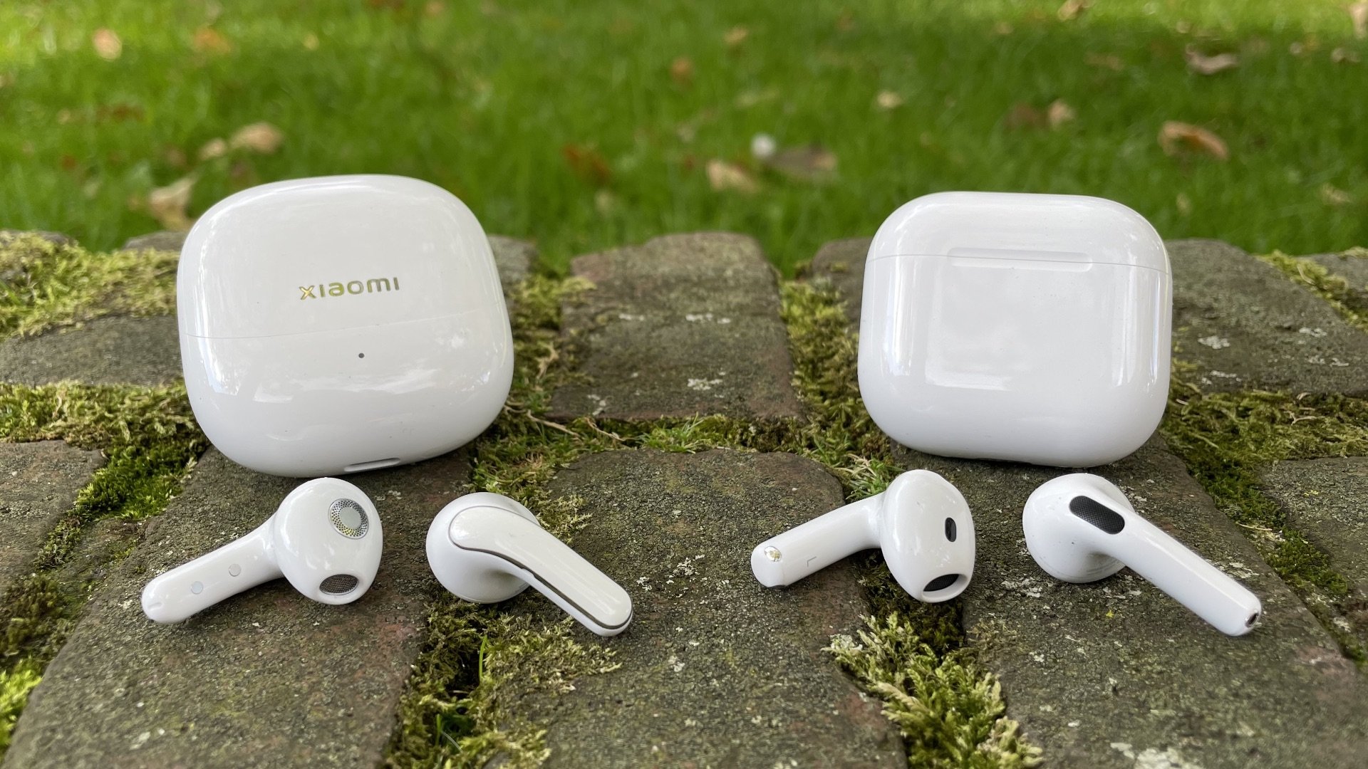 The Xiaomi Buds 5 vs AirPods 4 compared