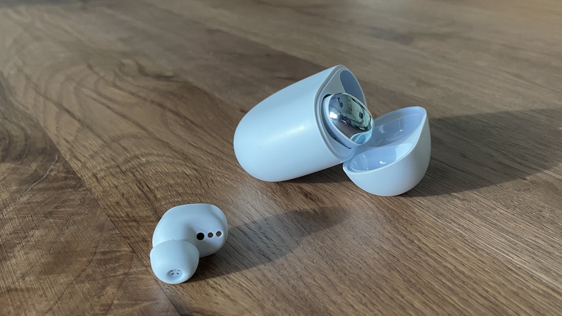 Redmi Buds 4 Pro vs Apple AirPods Pro