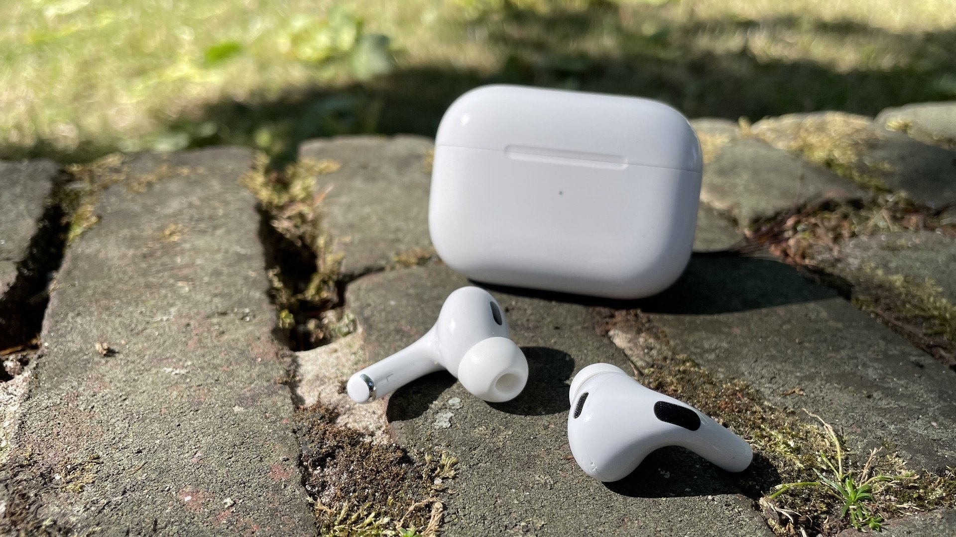 Soundcore Liberty 4 vs the KING 👑 AirPods Pro 2 — Aaron x Loud and Wireless