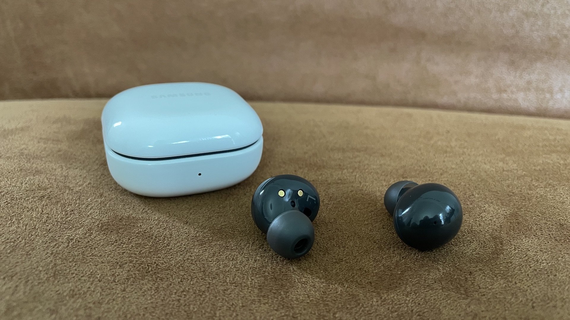 Morning Commute - Designer Samsung Galaxy Buds Case Cover
