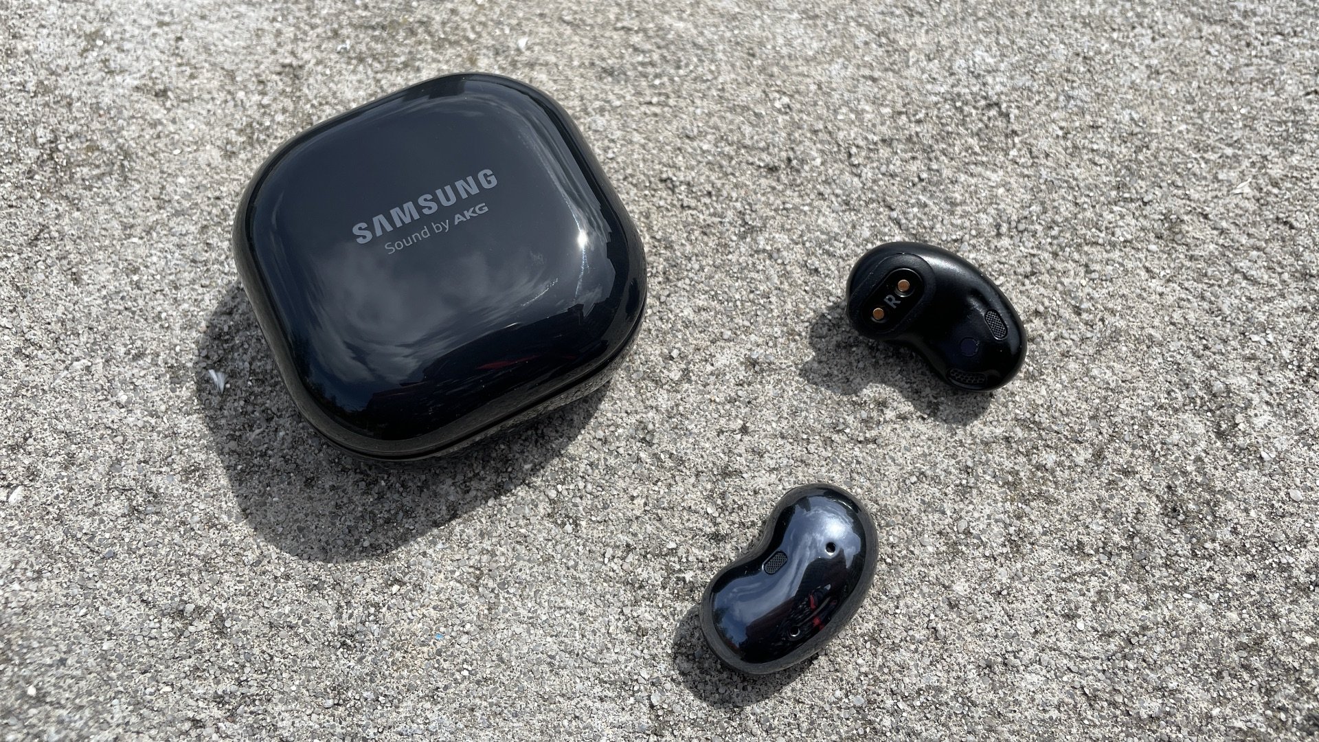 Samsung's Galaxy Buds Live Review: Weird But Good