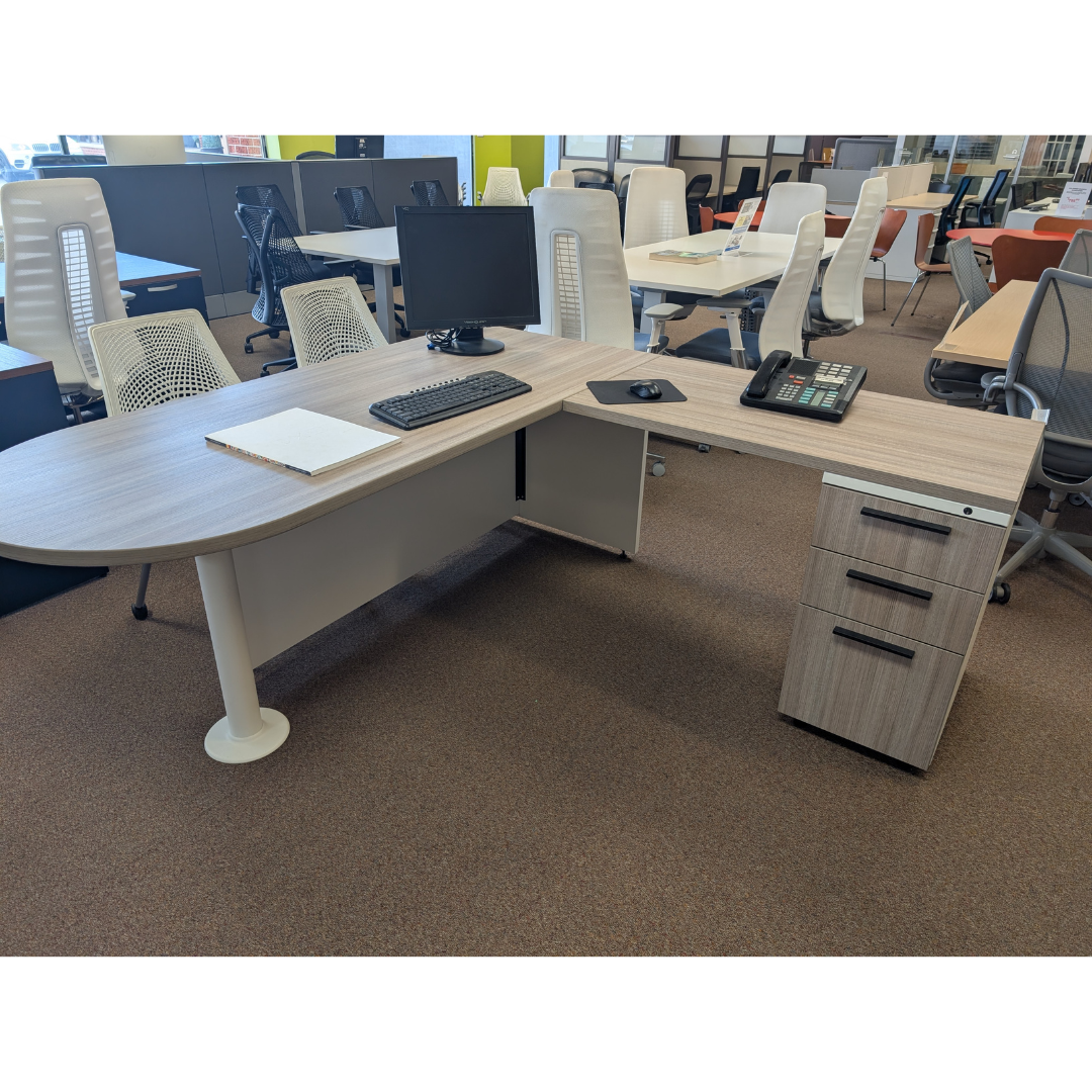 Herman Miller L shape with D Top.png
