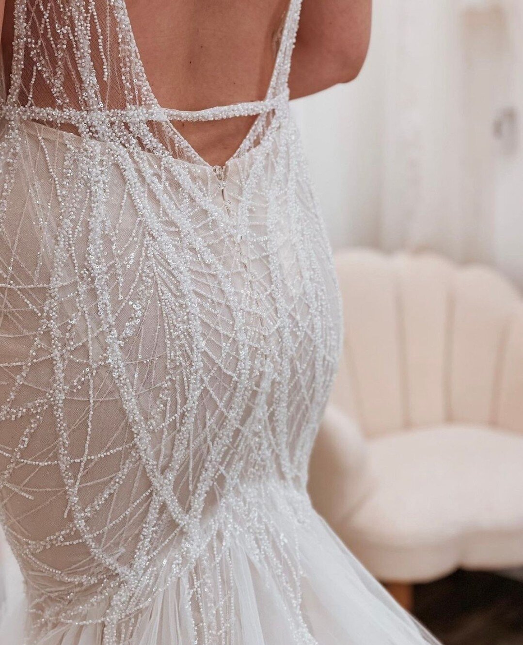 Is anyone as obsessed with the beading on FIONA as we are? 

Designer: @BadgleyMischkaBride 
Retailer: #SusanDeborahBridal