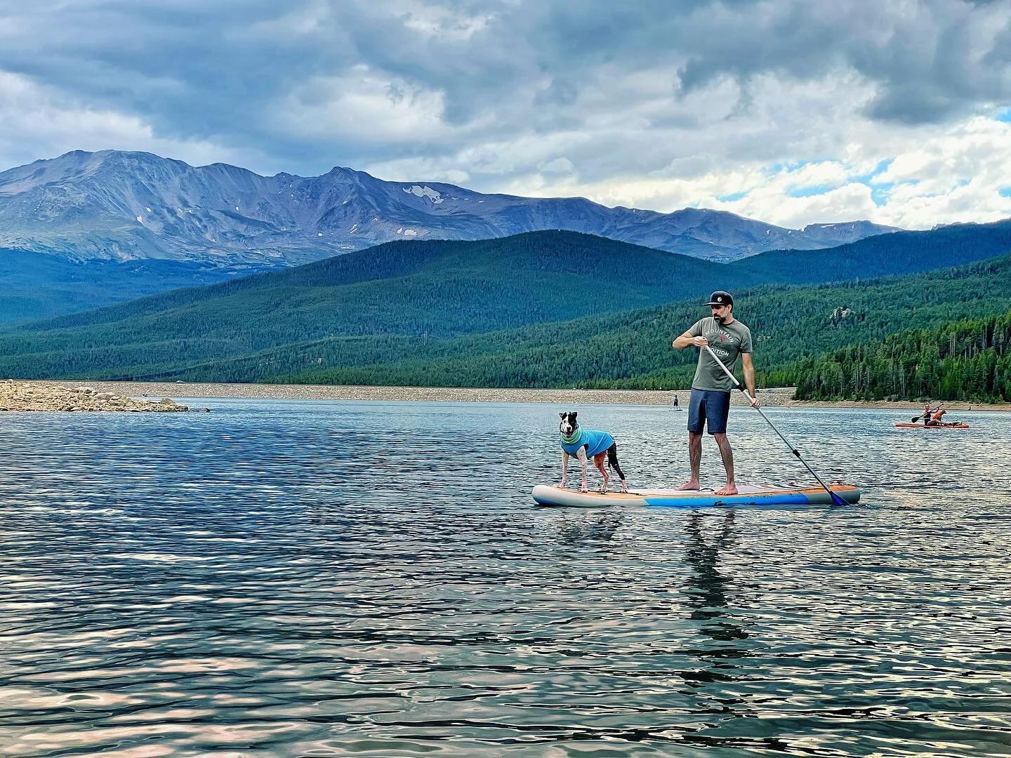 Loki is not a water dog but he is a party dog. Thanks Uncle Andy, Drew and Emmy for the kayak!  It&rsquo;s perfect for the new adventure house ⛷🏂🥾🚣&zwj;♀️🚤🧗&zwj;♀️