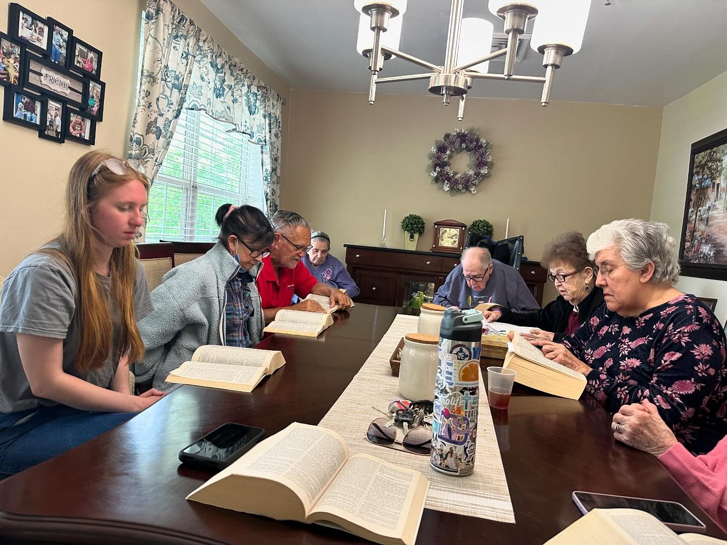 Our summer Bible study at Summit Place started today! We read the Sunday&rsquo;s Gospel and discussed Pentecost and the Holy Spirit at work in our lives! 🔥 🕊️ 🙏🏻 

#stbridgetuniversityparish #newman #rowancatholic  #service #hishandshisfeethishea