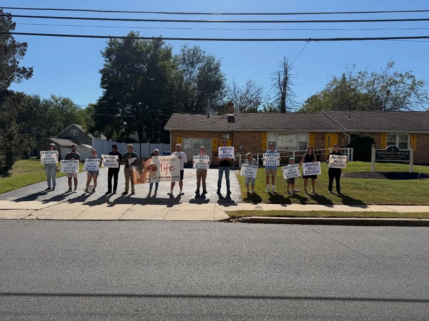 Students &amp; parishioner joined together today for the National Life Chain. It was a peaceful hour of prayer to stand up for life. 🙏🏻👶🏼

#rowancatholic #rowanuniversity #catholicampusministry #stbridgetuniversityparish #newman #prolife  #allare