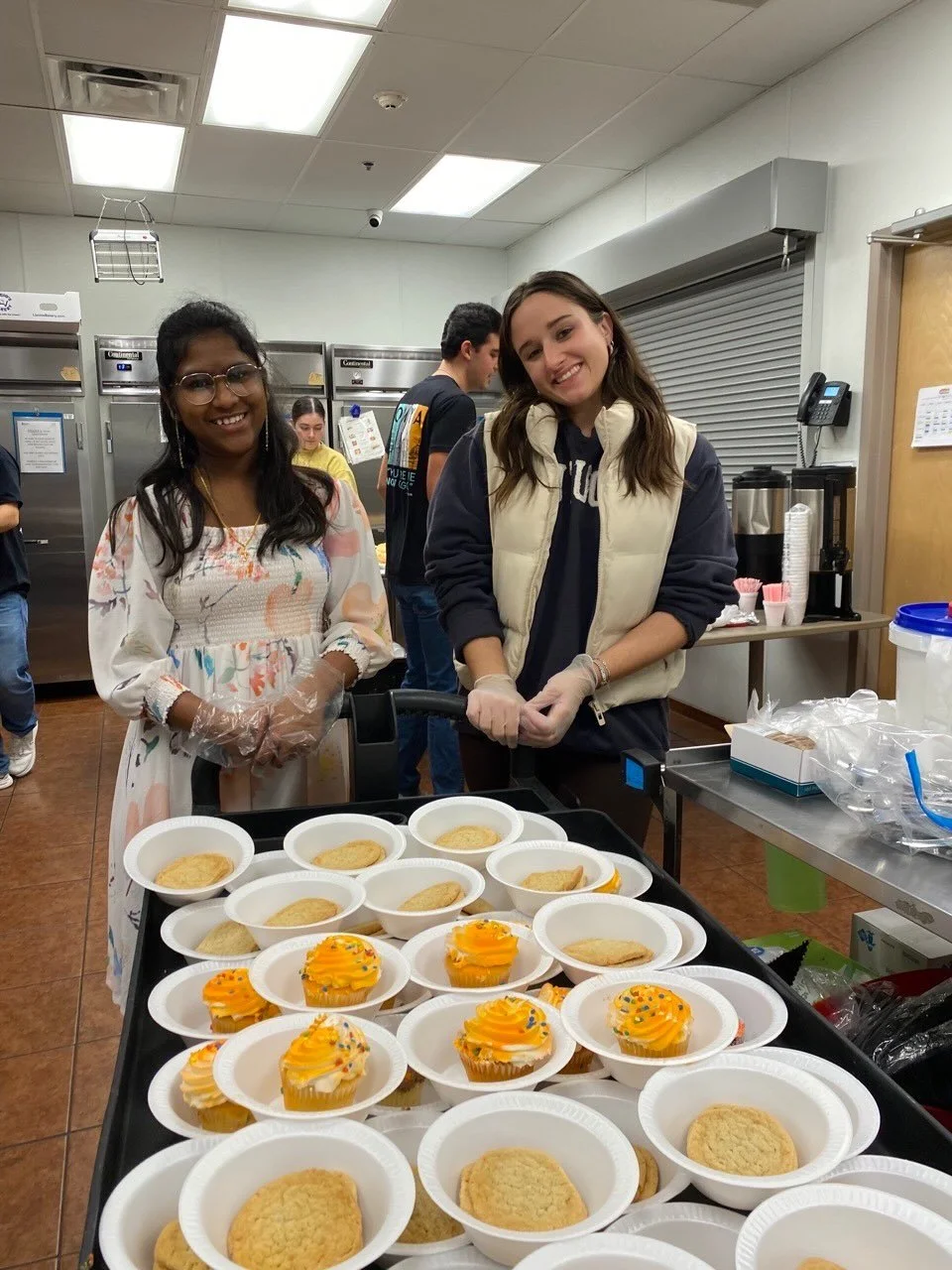 Our students serving the guests at Joseph&rsquo;s house tonight! 

#stbridgetuniversityparish #newman #rowanuniversity #rowancatholic #service #hishandshisfeethisheart