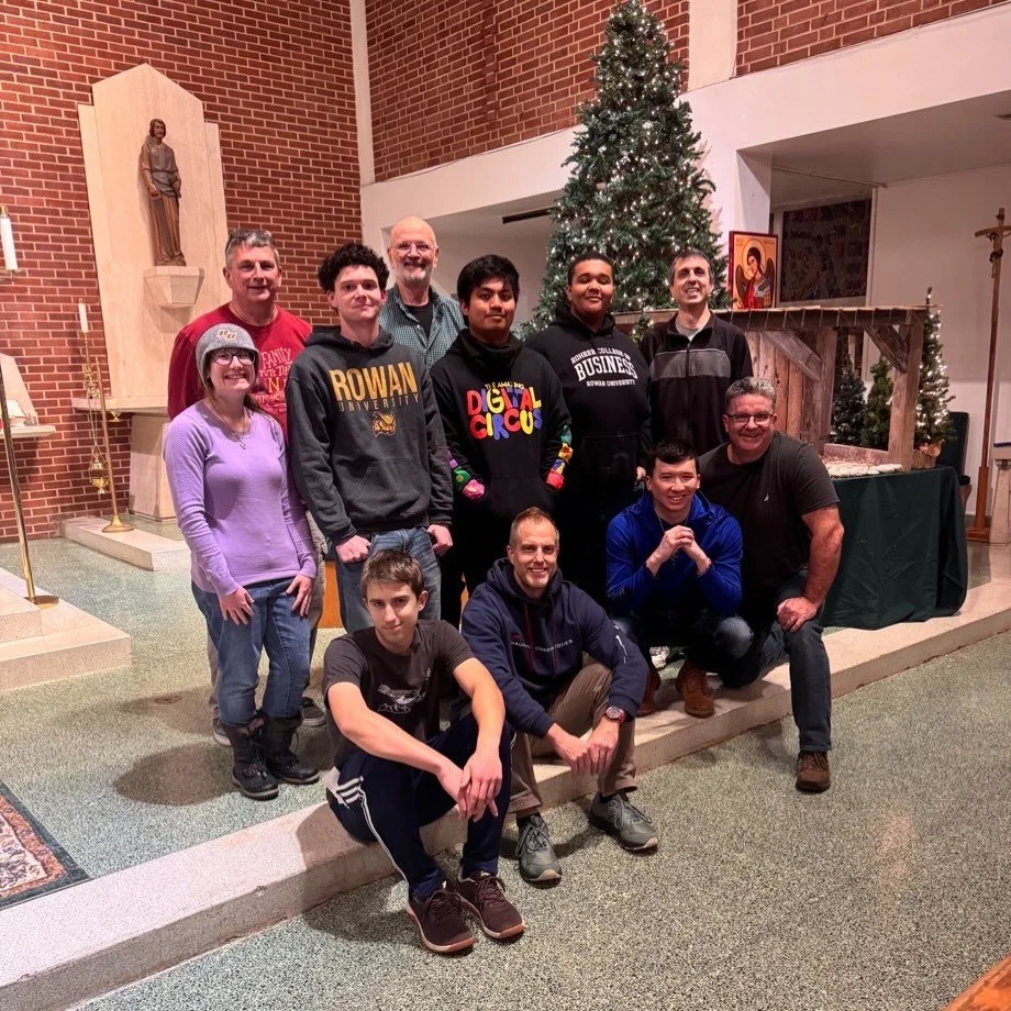 Thank you to our Knights of Columbus, students and parishioners for helping decorate the Church in preparation for Christmas! 🎄 

#saintbridgetuniversityparish