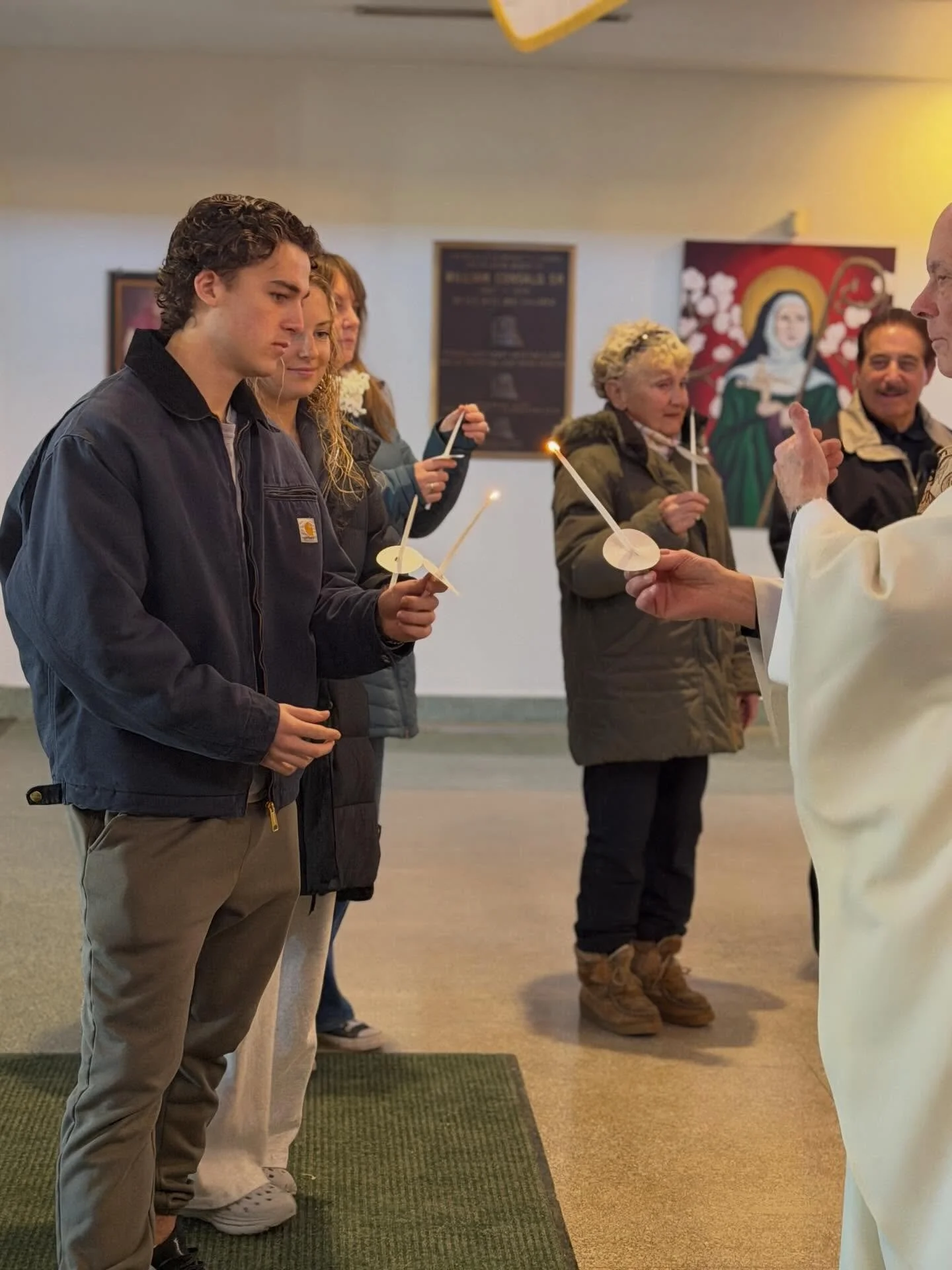 Candlemas blessing of candles before 9am Mass today on the Feast of the Presentation of Our Lord. Thank you to Monsignor McGrath for this special blessing. 🕯️ 

#stbridgetuniversityparish  #candlemas #presentationofthelord 
#rowancatholic #rowanuniv