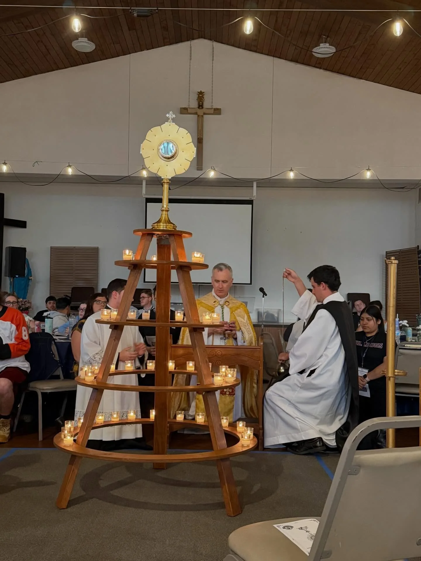 Young Adult School of Discipleship week 2. We were blessed to not only to gain great wisdom from Jeff Cavins, but also blessed to have Bishop Williams with us tonight! 

#stbridgetuniversityparish #rowancatholic #rowanuniversity #catholicampusministr