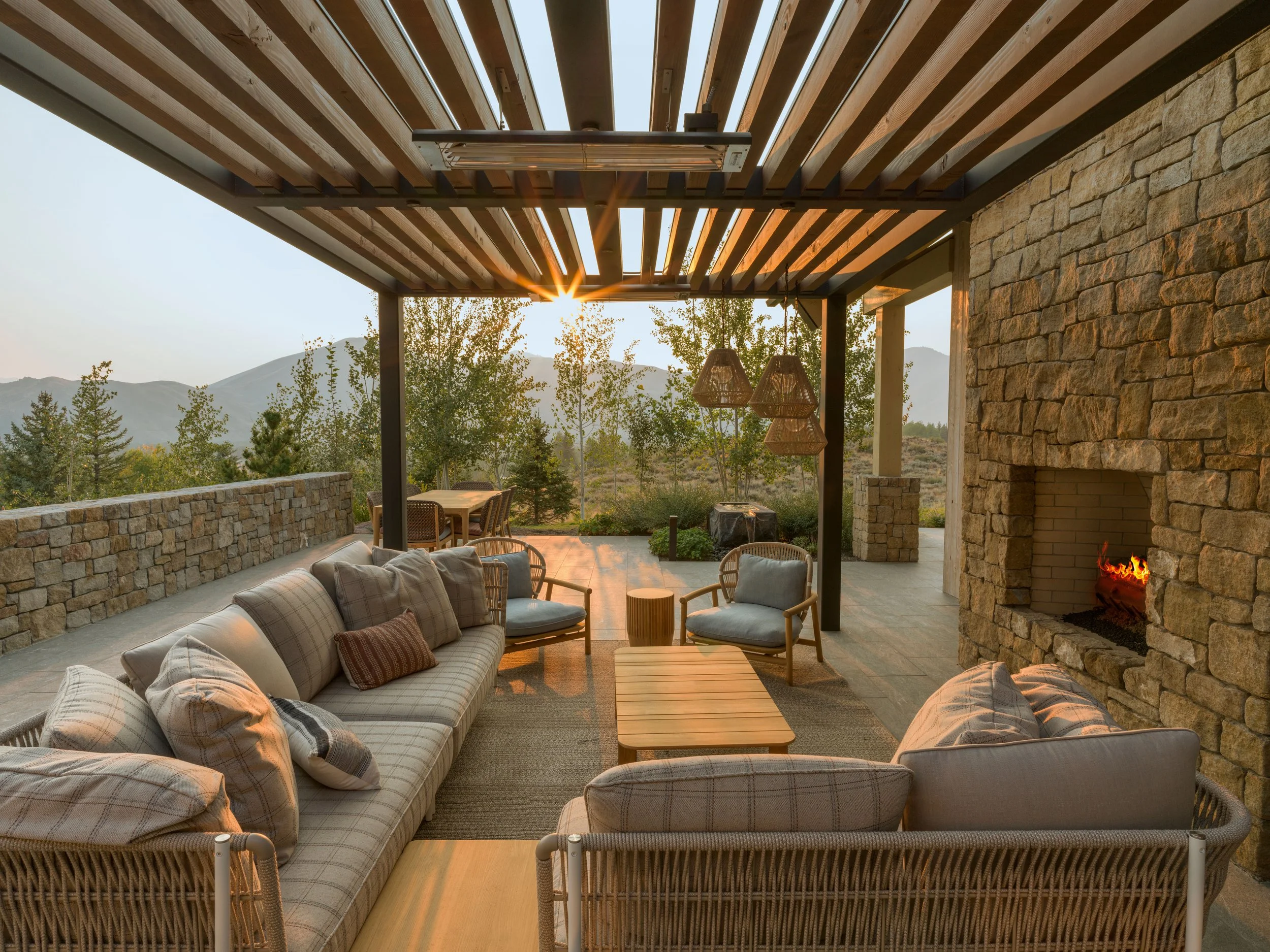 OUTDOOR LOUNGE STRAIGHT_V2.jpg