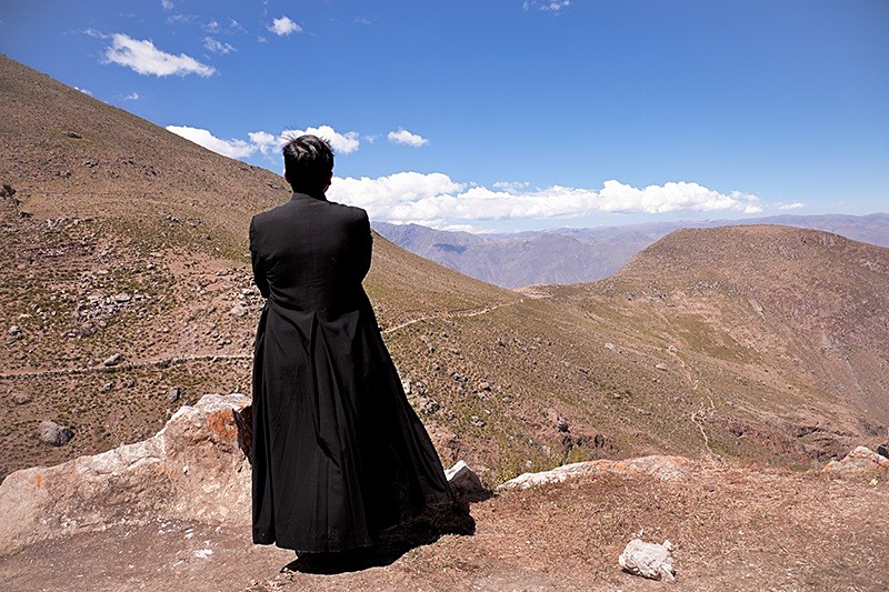  Waiting for the Pilgrims at the Lord of the Ascension of Cachuy, Cachuy,(Yauyos)2009 