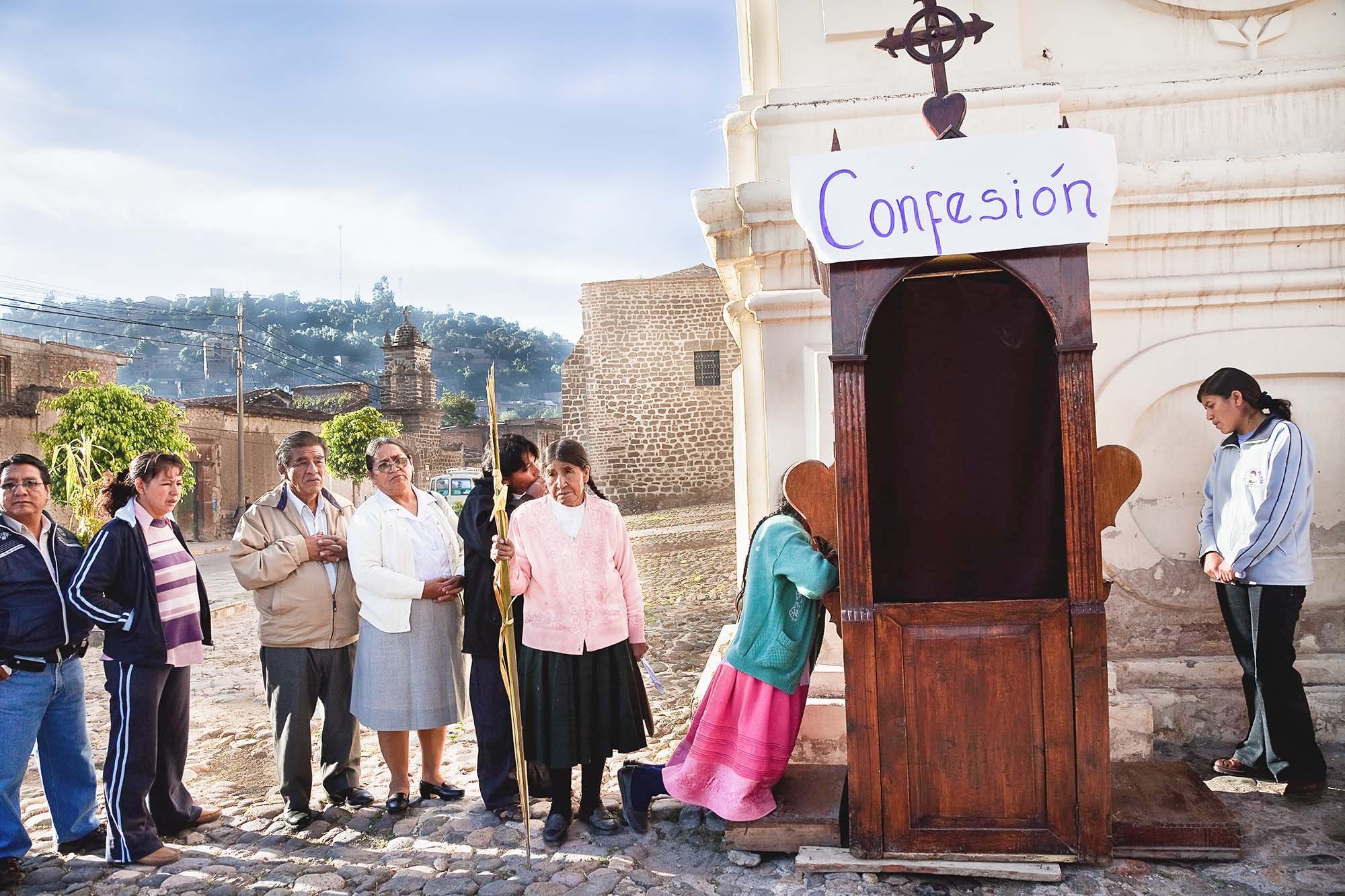  Confession on Palm Sunday, Ayacucho 2009 