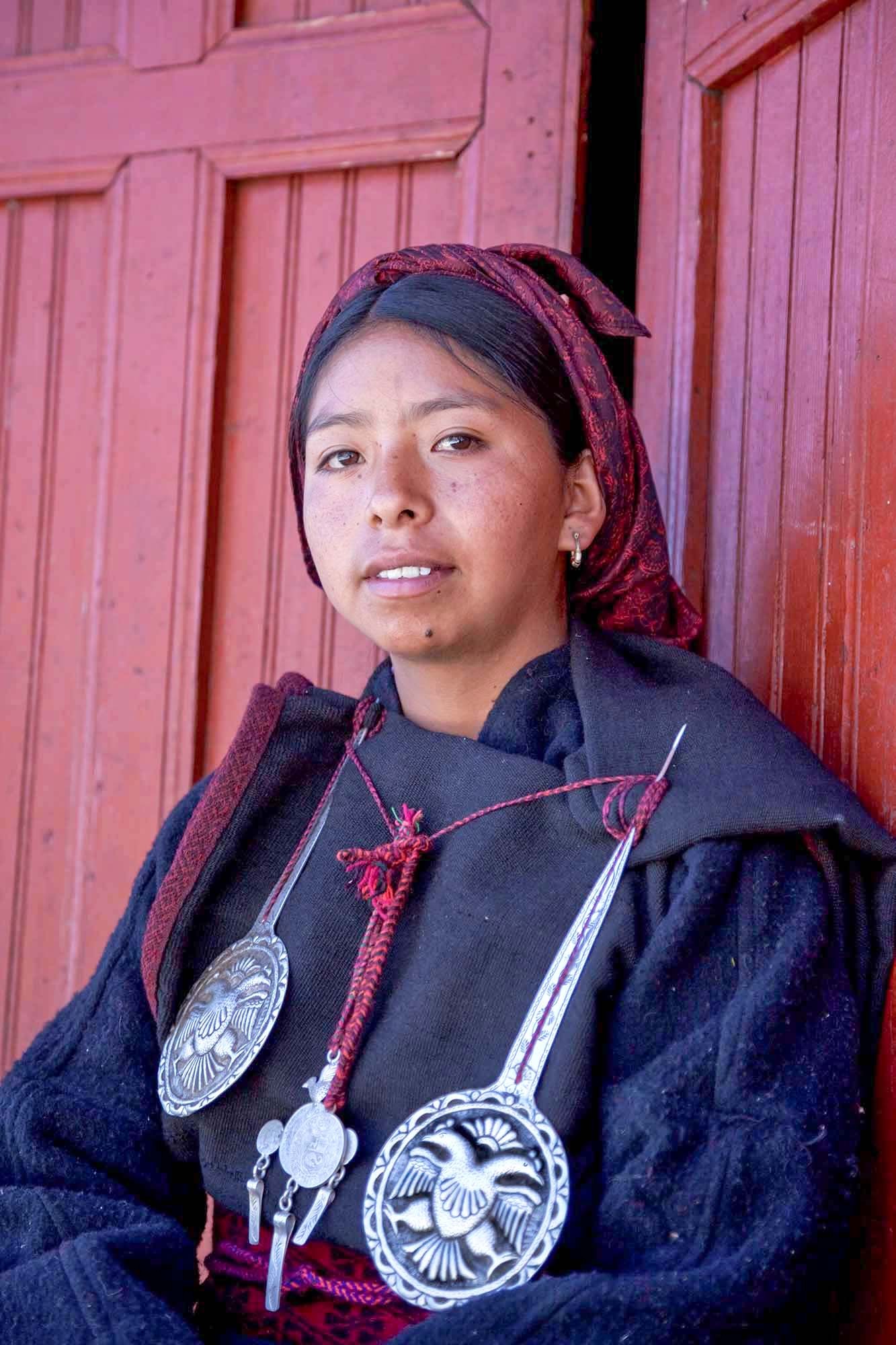  Katty wearing the old traditional outfit during an official function in Tupe.  The original outfit is made of alpaca wool.  The  urku  consist of three rectangular pieces that are pinned to outside of the  kutuna .  The  kutuna  is made of a lighter