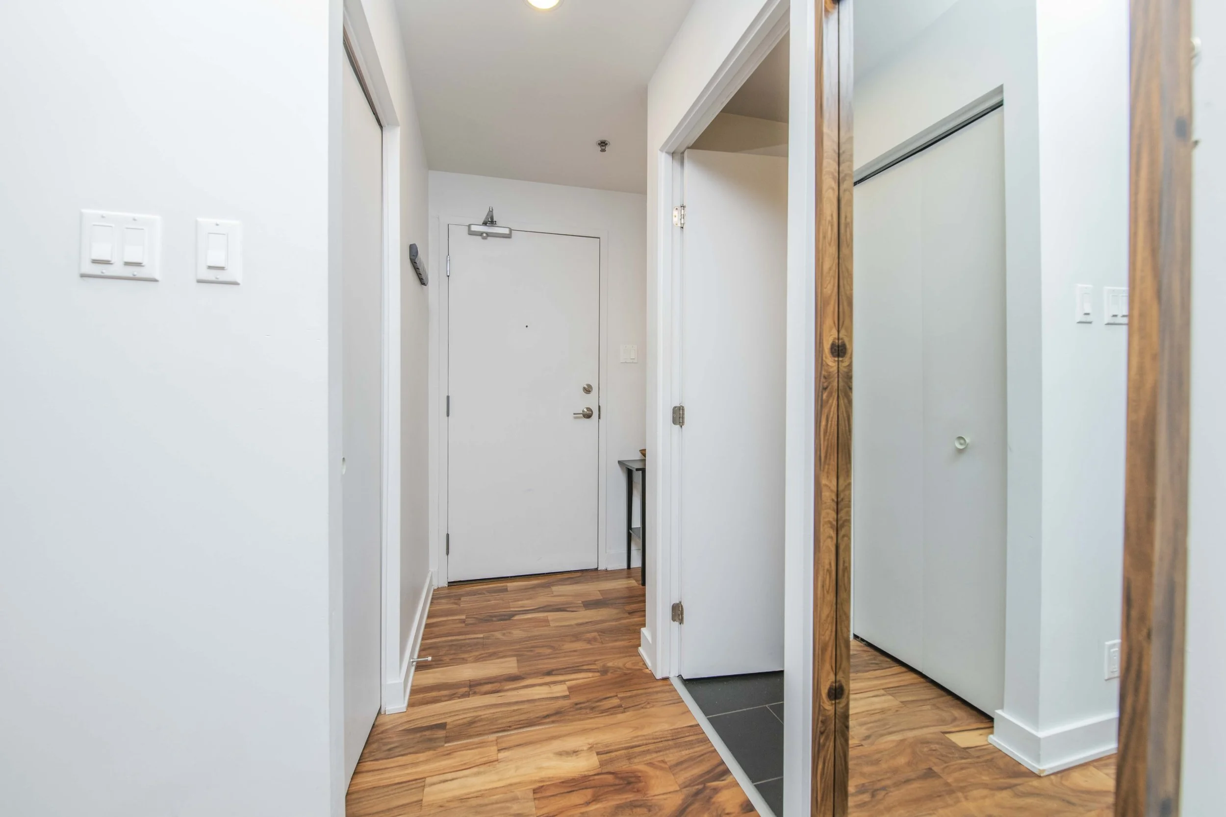 306-360 Mcleod - Grant Real Estate - 03.JPG