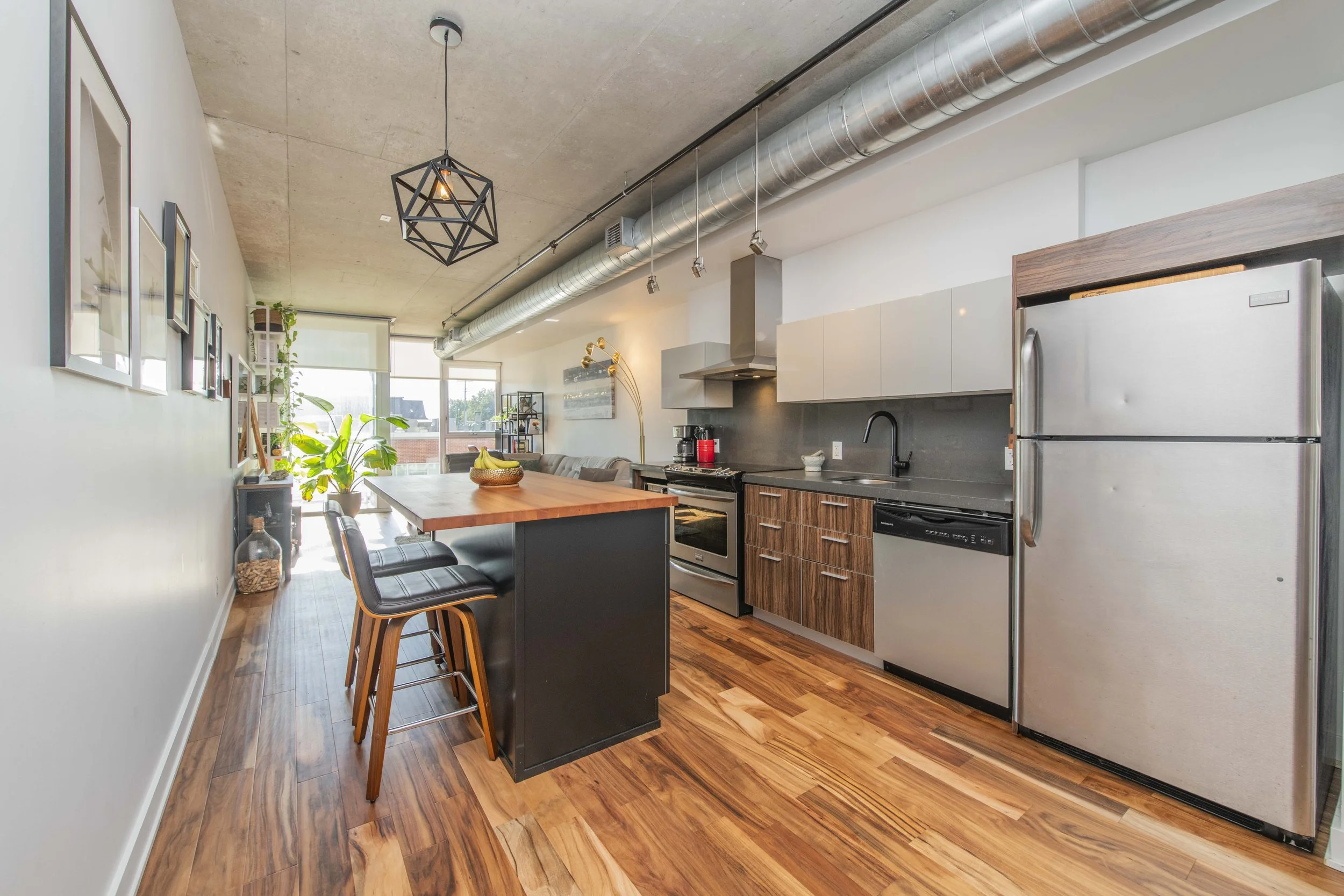 306-360 Mcleod - Grant Real Estate - 04.JPG
