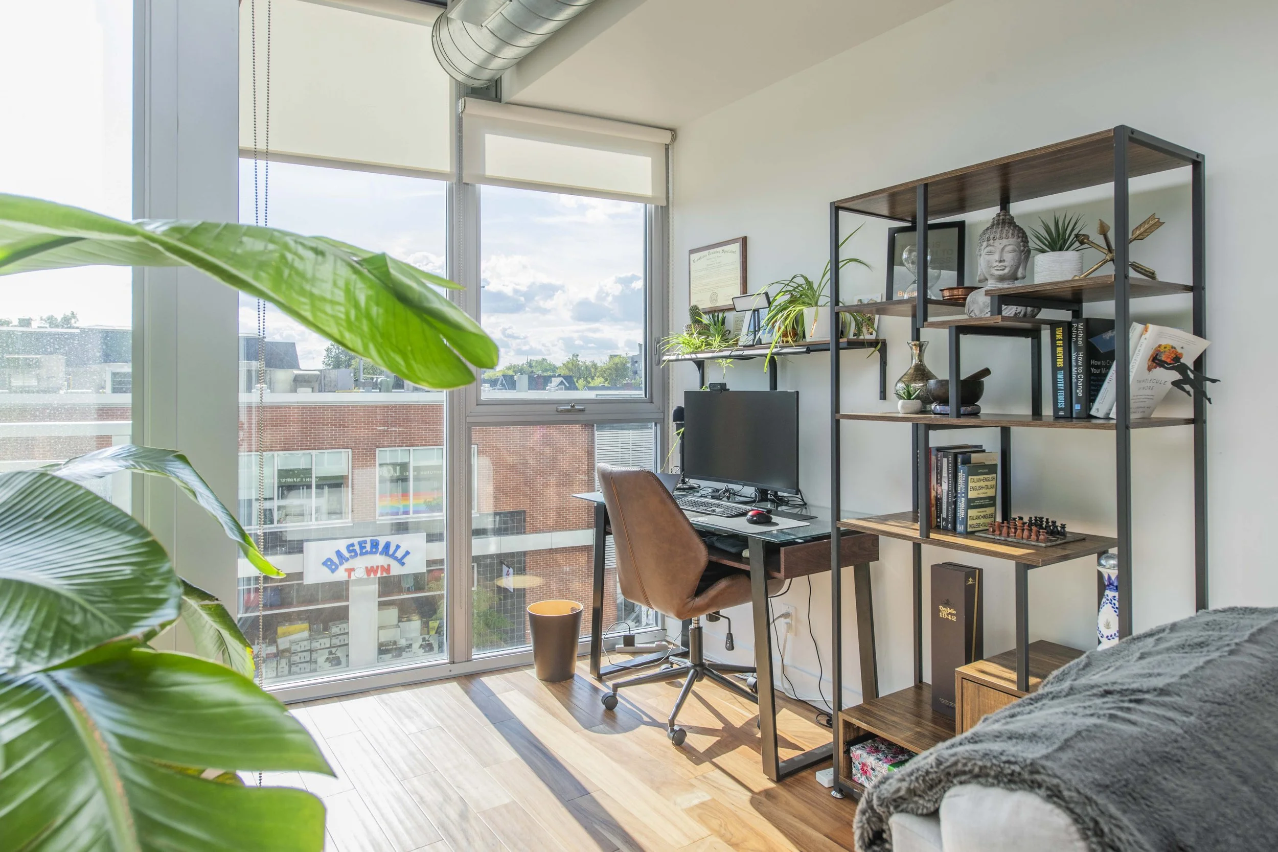 306-360 Mcleod - Grant Real Estate - 012.JPG