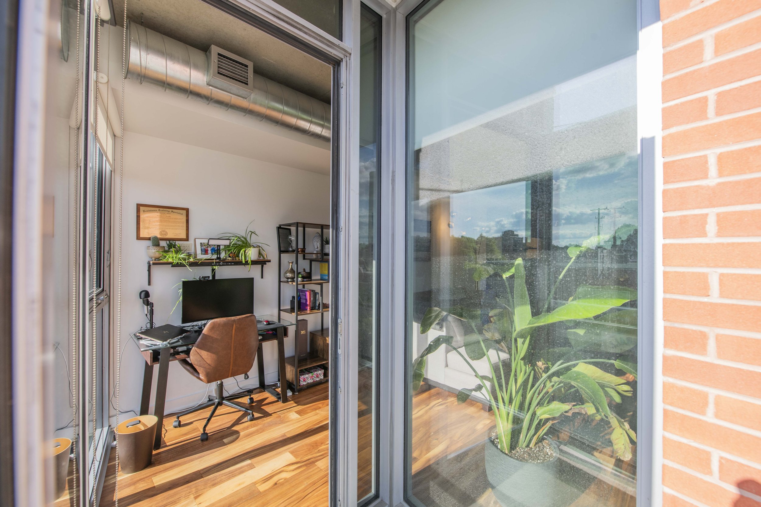 306-360 Mcleod - Grant Real Estate - 018.JPG