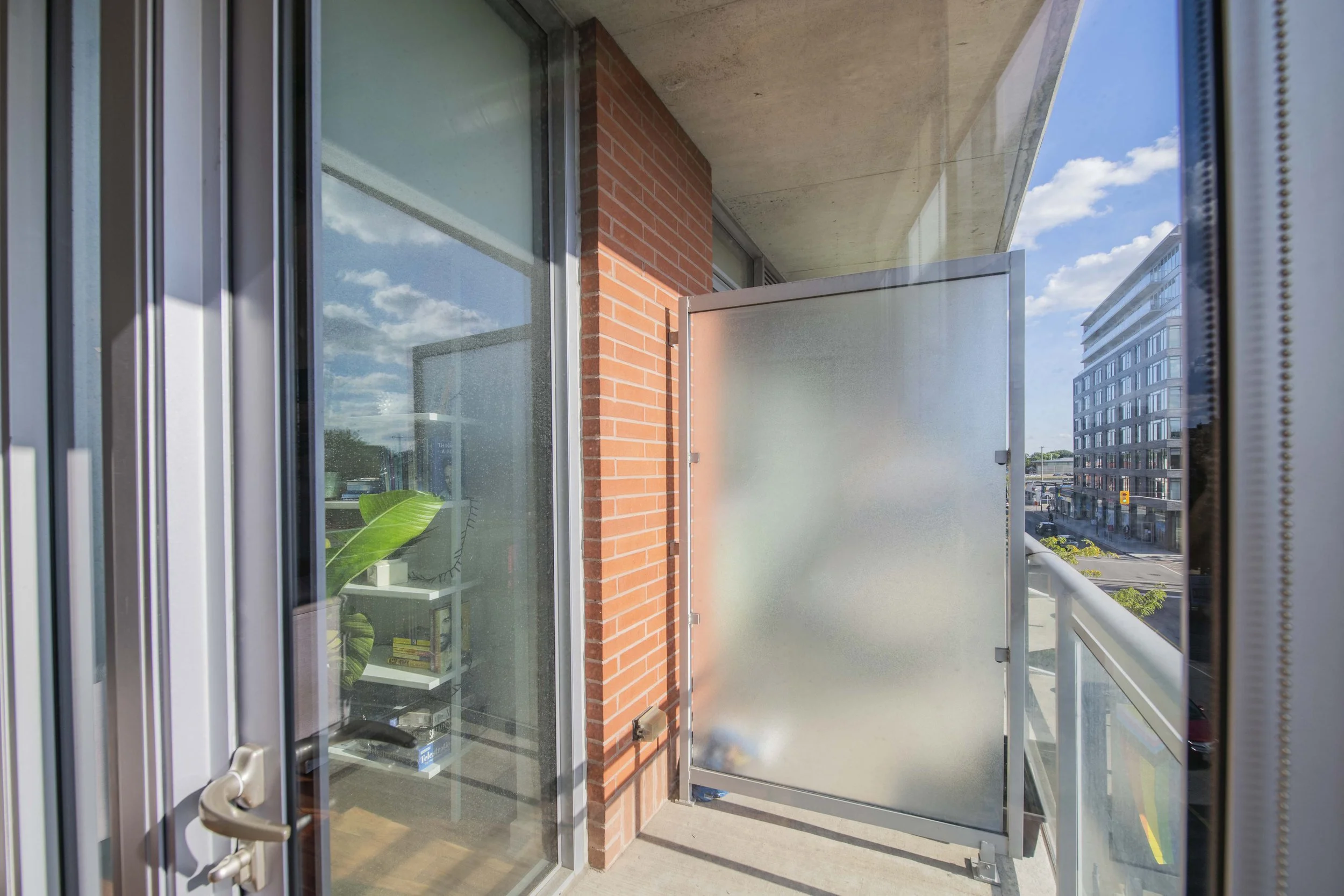 306-360 Mcleod - Grant Real Estate - 019.jpg