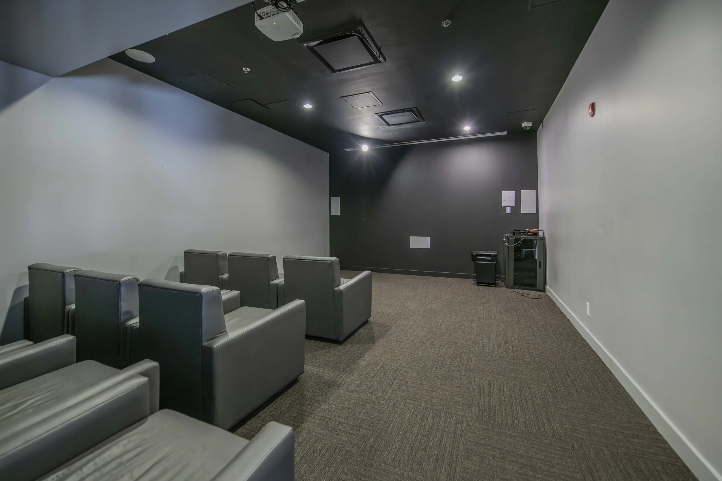 306-360 Mcleod - Grant Real Estate - 024.JPG