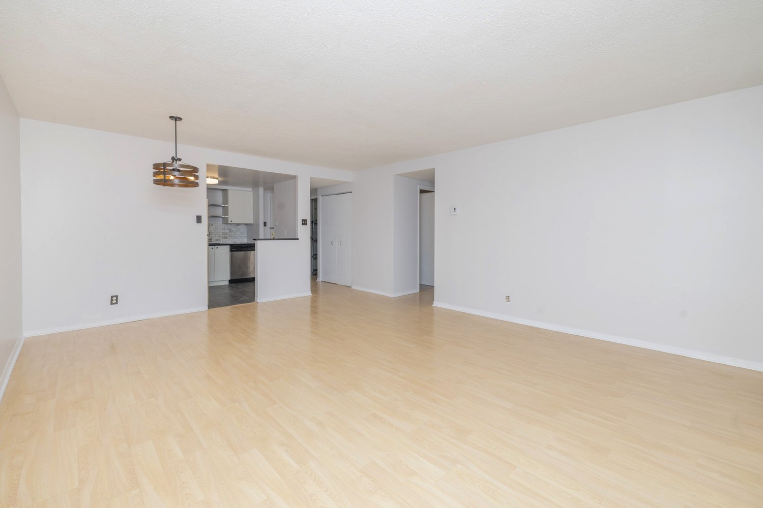 503-420 Lewis - Grant Real Estate - 012.jpg