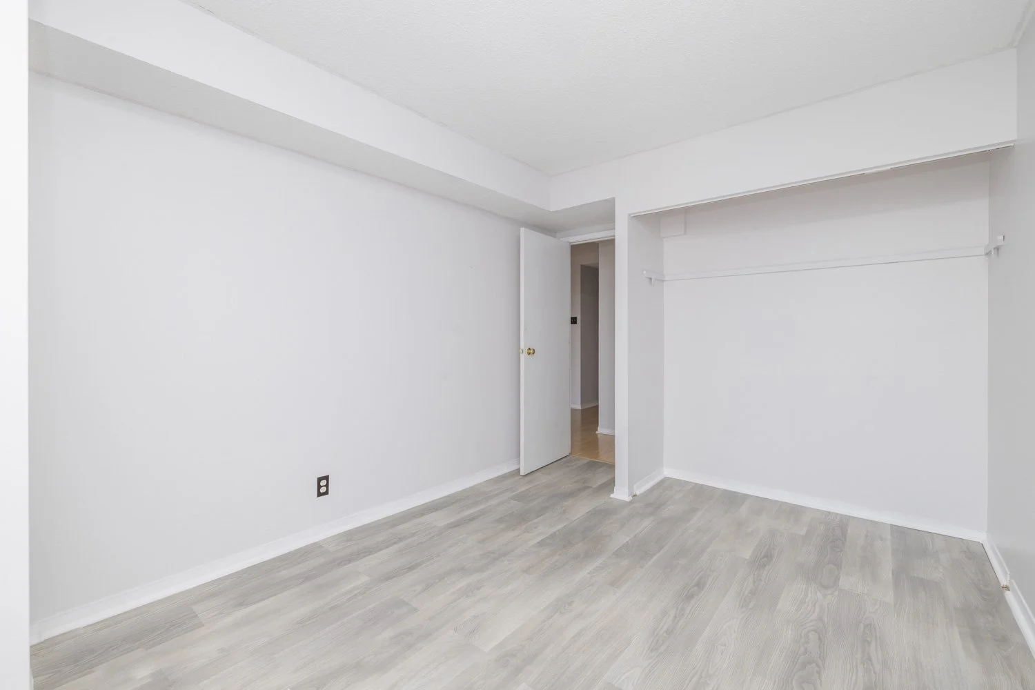 503-420 Lewis - Grant Real Estate - 015.jpg