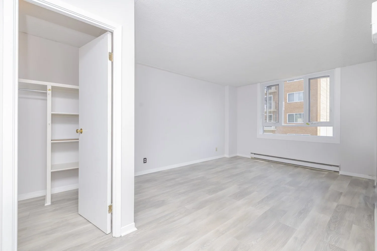 503-420 Lewis - Grant Real Estate - 016.jpg