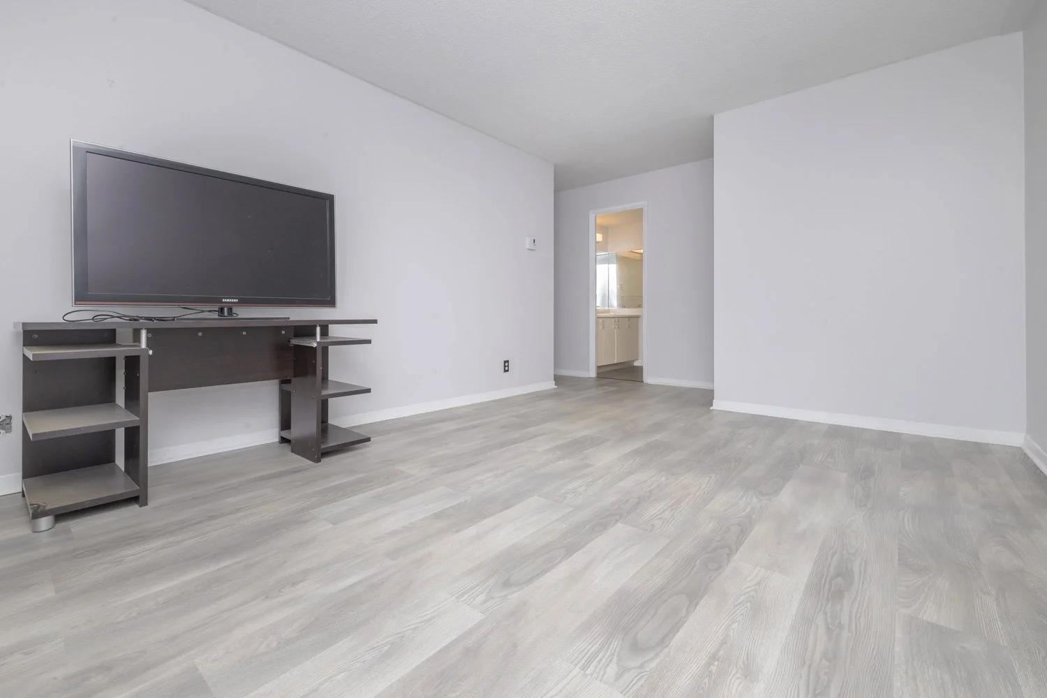 503-420 Lewis - Grant Real Estate - 019.jpg