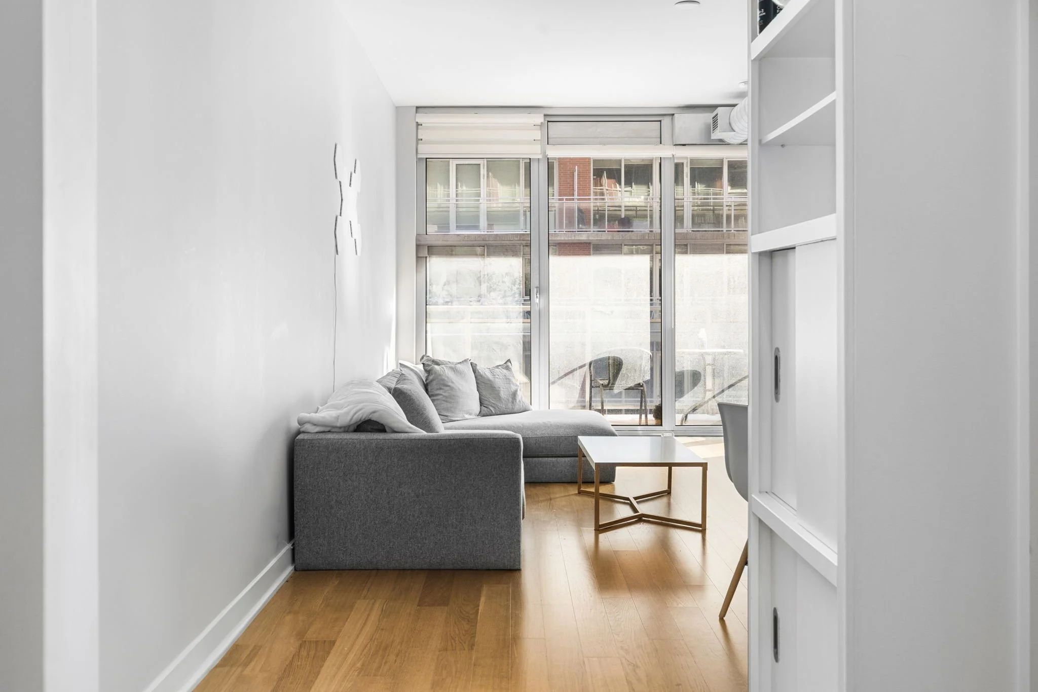 318-354 Gladstone - Grant Real Estate - 02.jpg