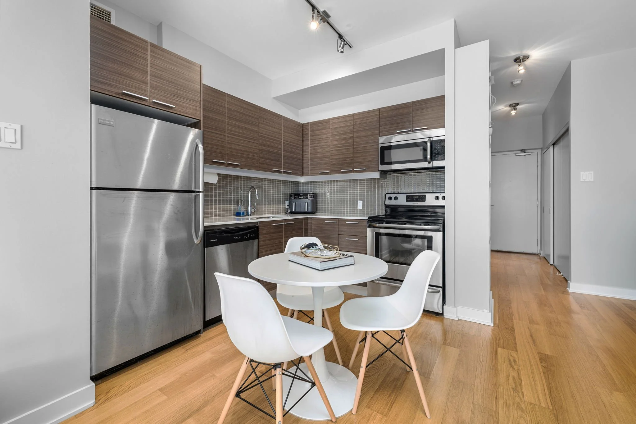 318-354 Gladstone - Grant Real Estate - 05.jpg