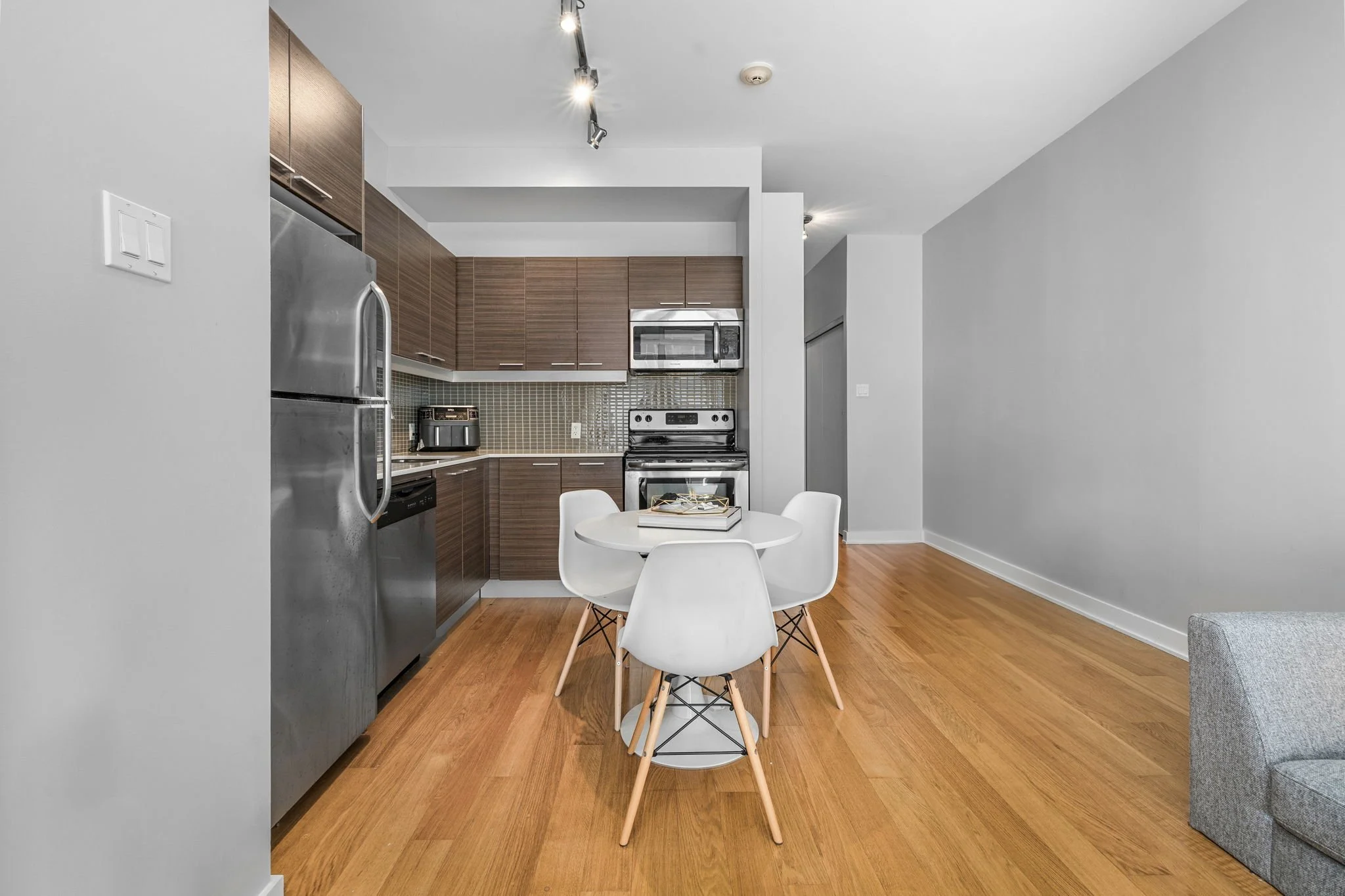 318-354 Gladstone - Grant Real Estate - 06.jpg