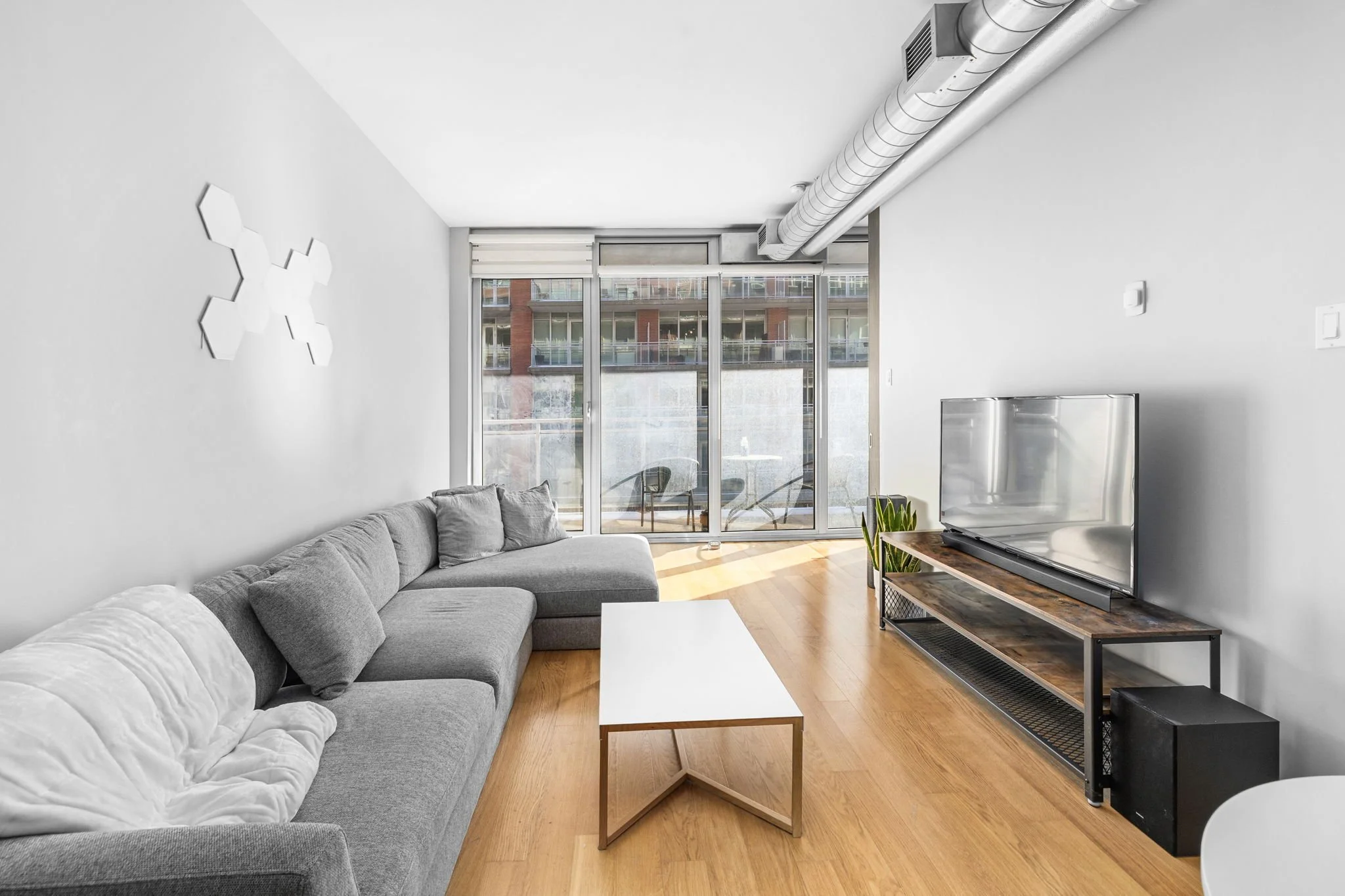 318-354 Gladstone - Grant Real Estate - 08.jpg