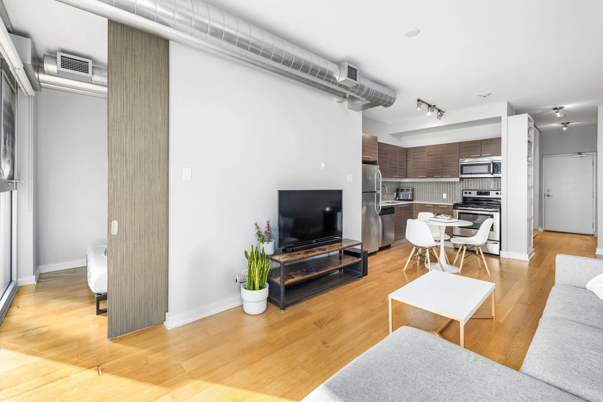 318-354 Gladstone - Grant Real Estate - 010.jpg