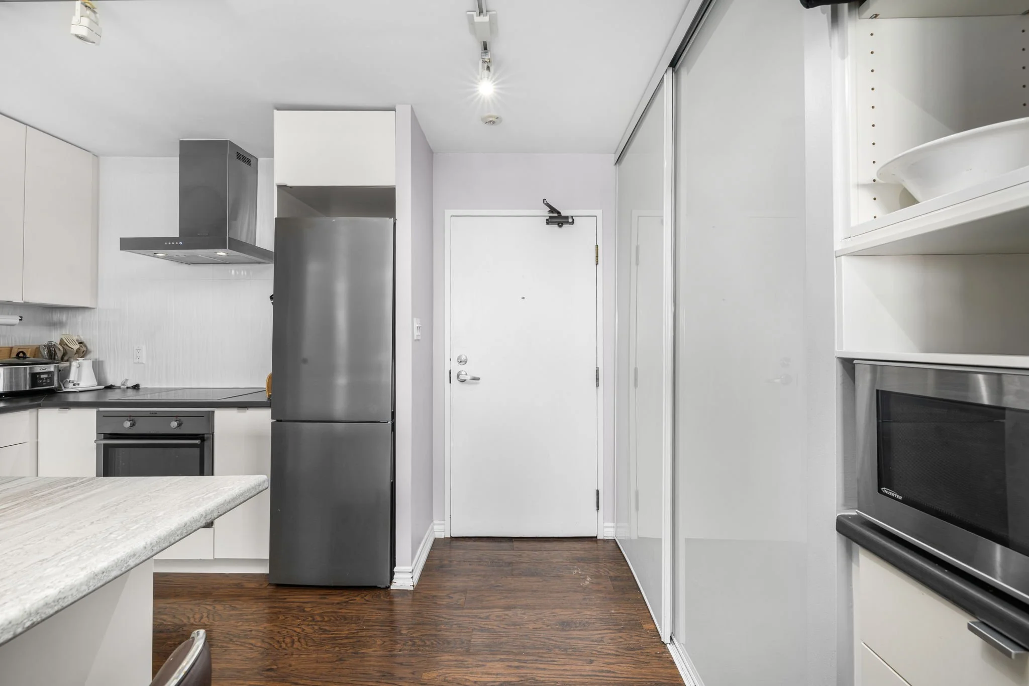 1114-40 Landry - Grant Real Estate - 06.jpg