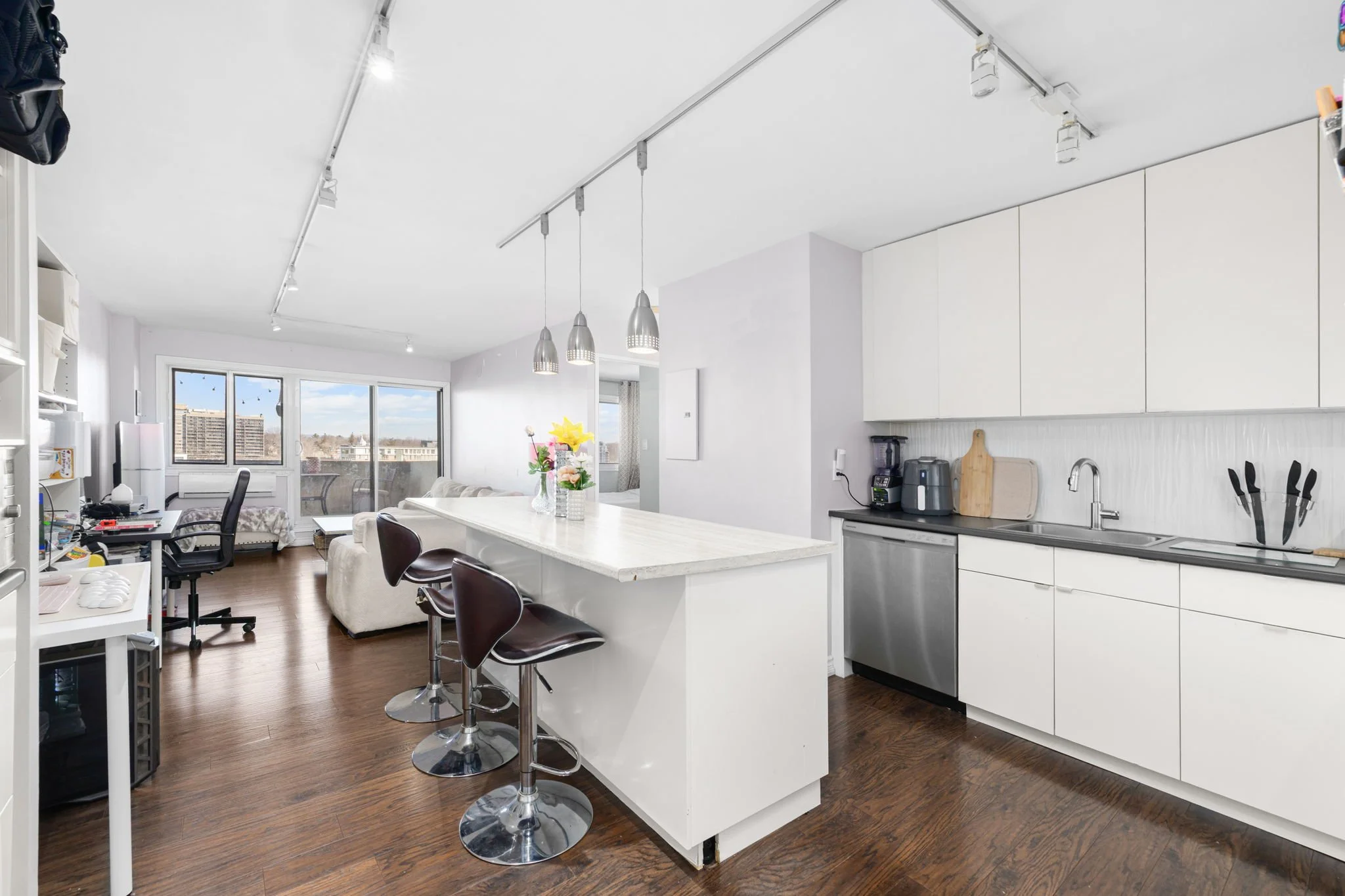 1114-40 Landry - Grant Real Estate - 07.jpg