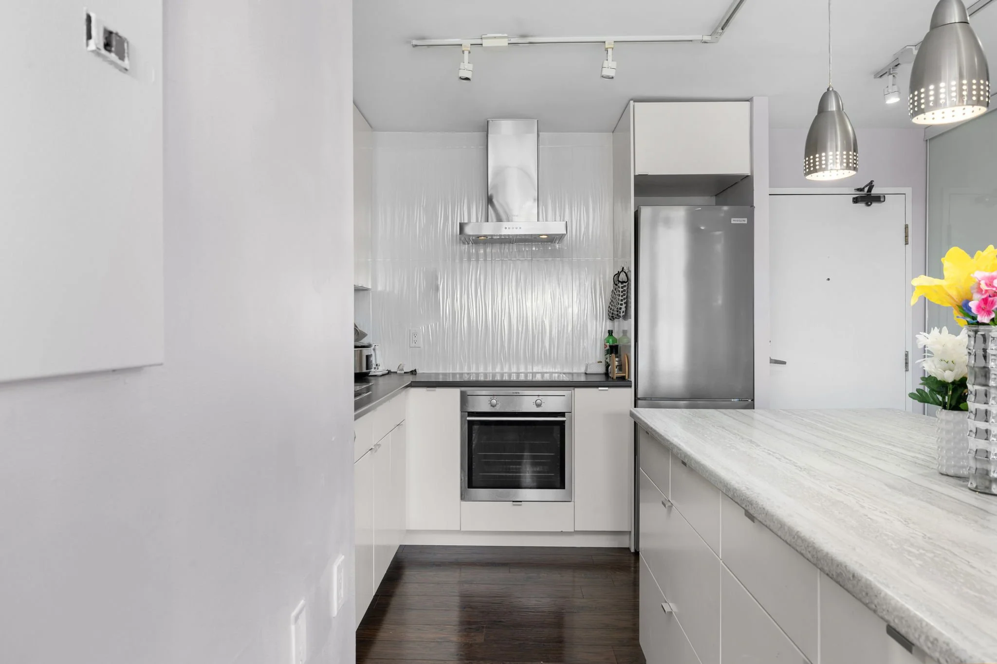 1114-40 Landry - Grant Real Estate - 09.jpg