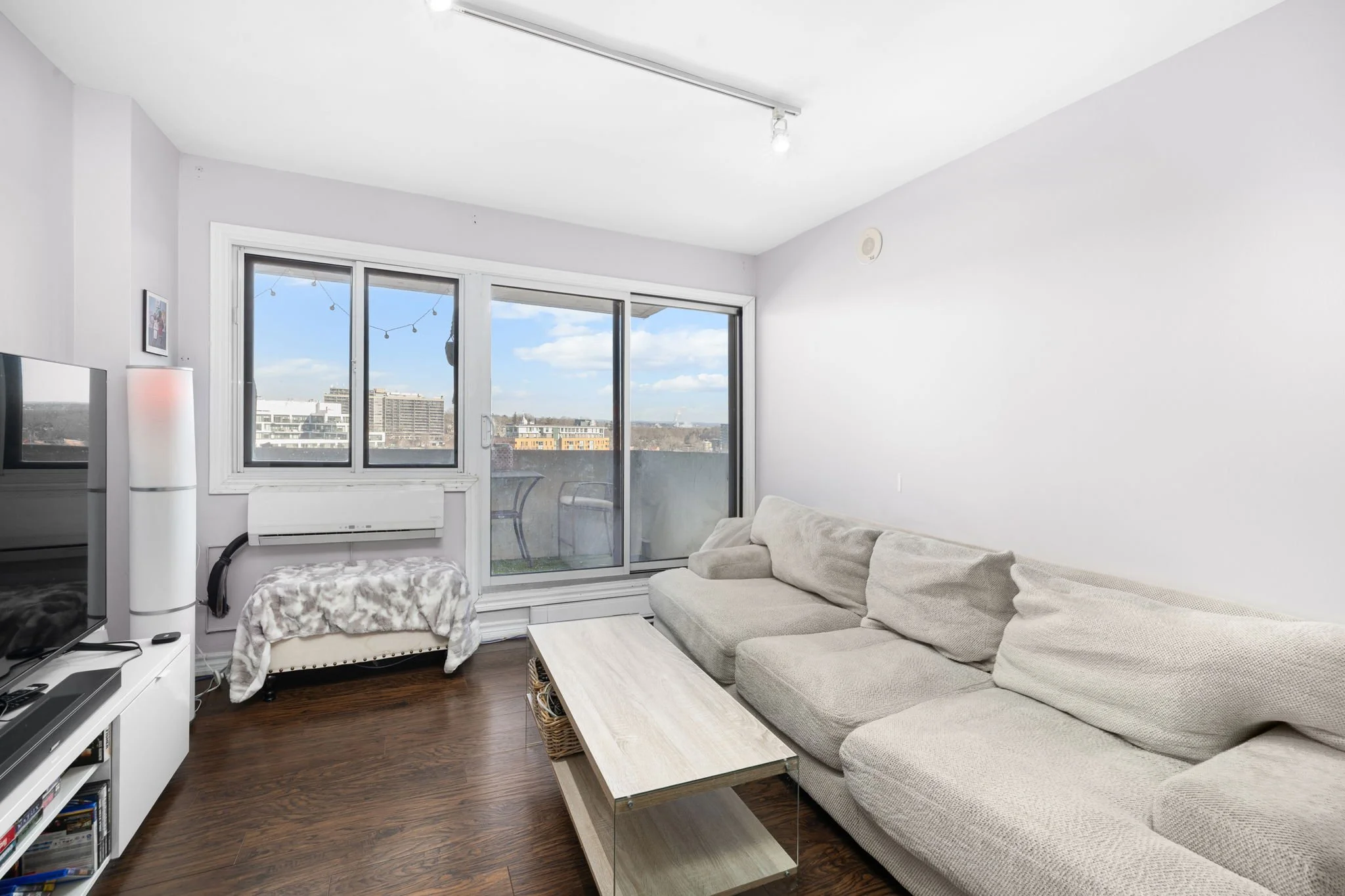 1114-40 Landry - Grant Real Estate - 010.jpg