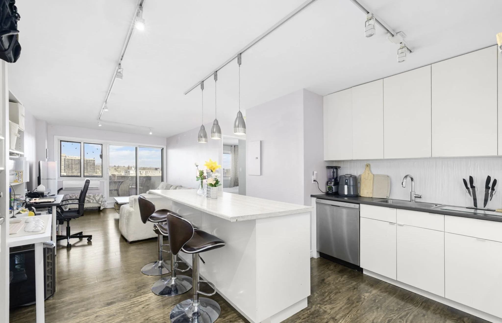 1114-40 Landry - Grant Real Estate - 07 C2.jpg