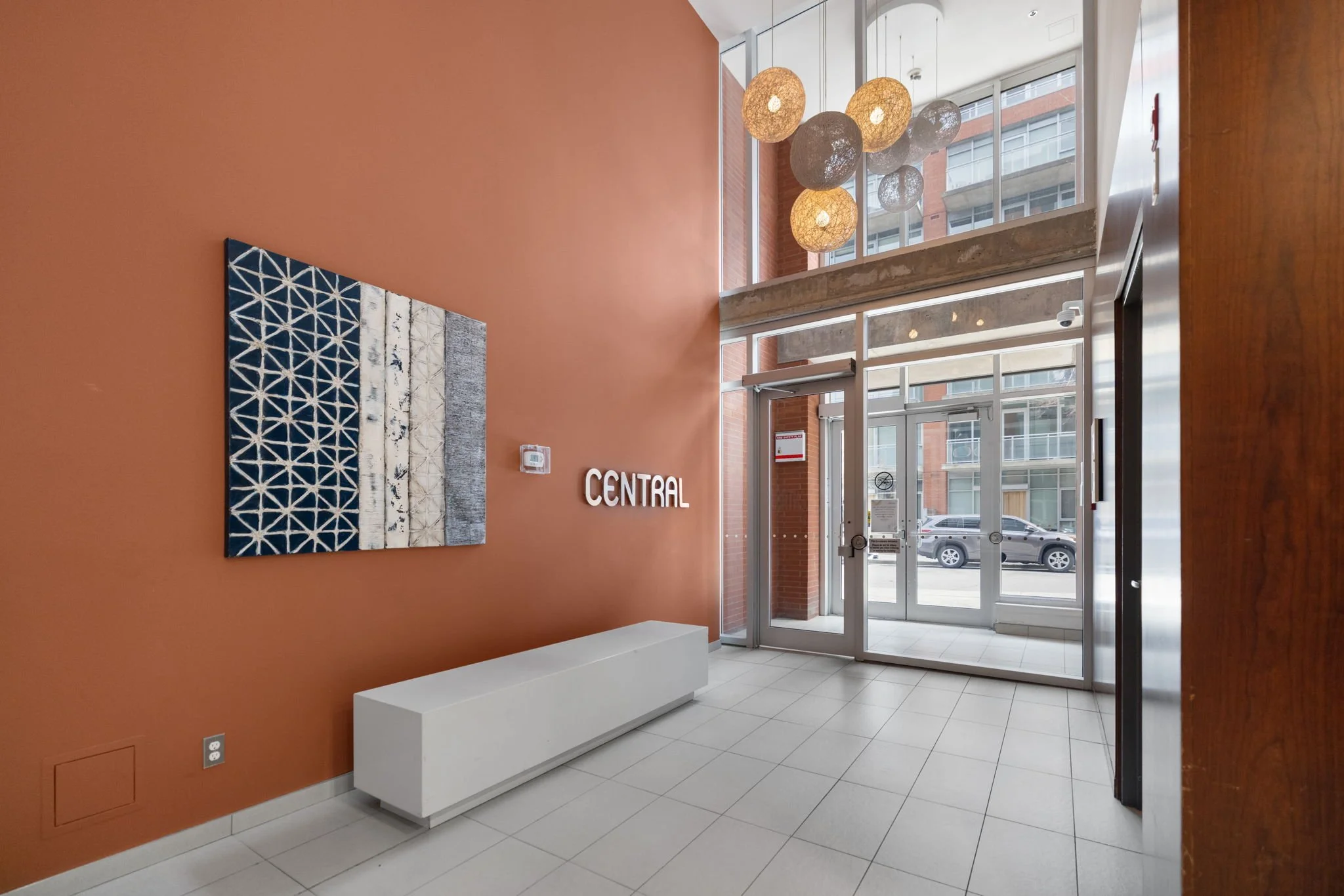 622-349 Mcleod - Grant Real Estate - 02.jpg
