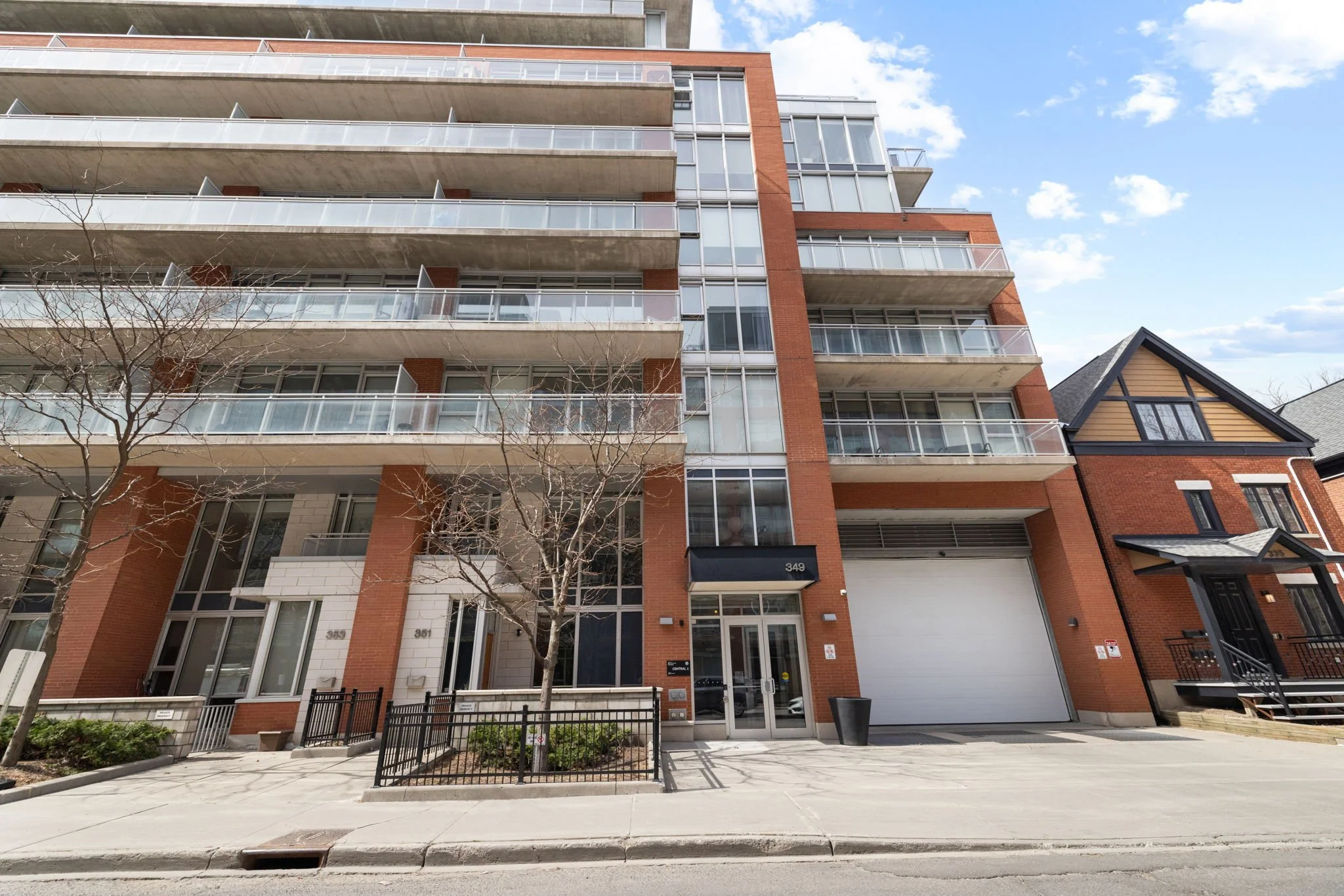 622-349 Mcleod - Grant Real Estate - 01.jpg