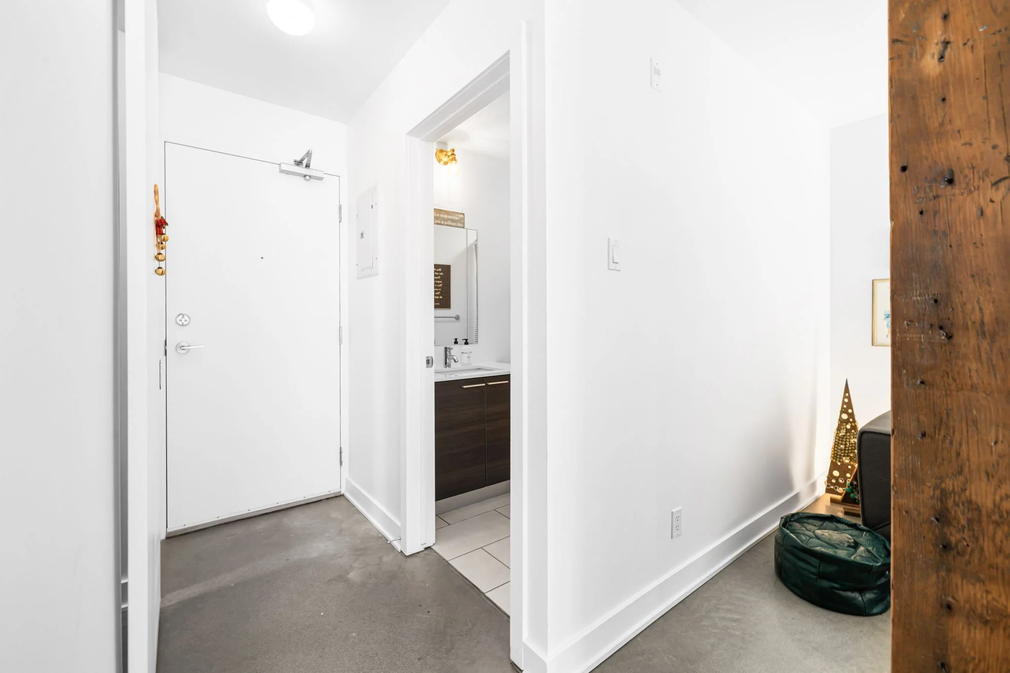 622-349 Mcleod - Grant Real Estate - 03.jpg