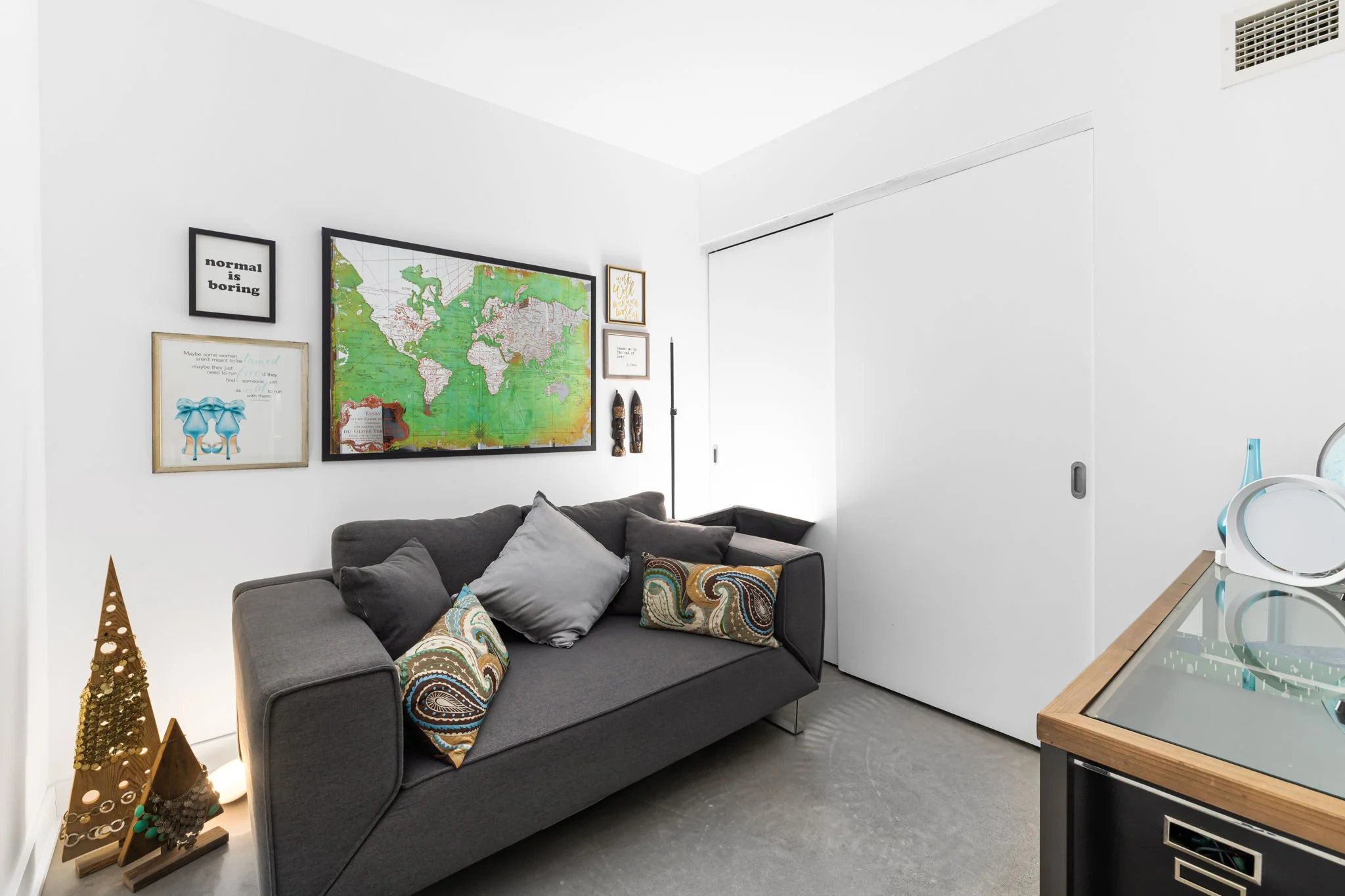 622-349 Mcleod - Grant Real Estate - 04.jpg